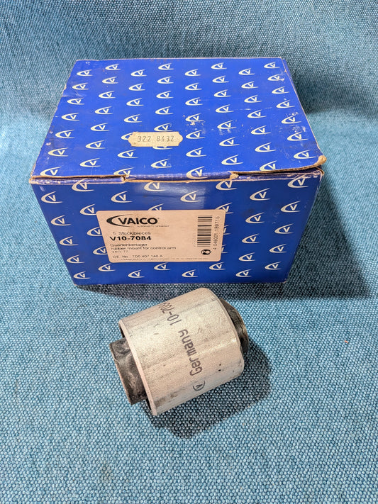 Silentblock braccio oscillante Vaico V10-7084 T4 Bus 7D0407140A NOS/Nuovo C10