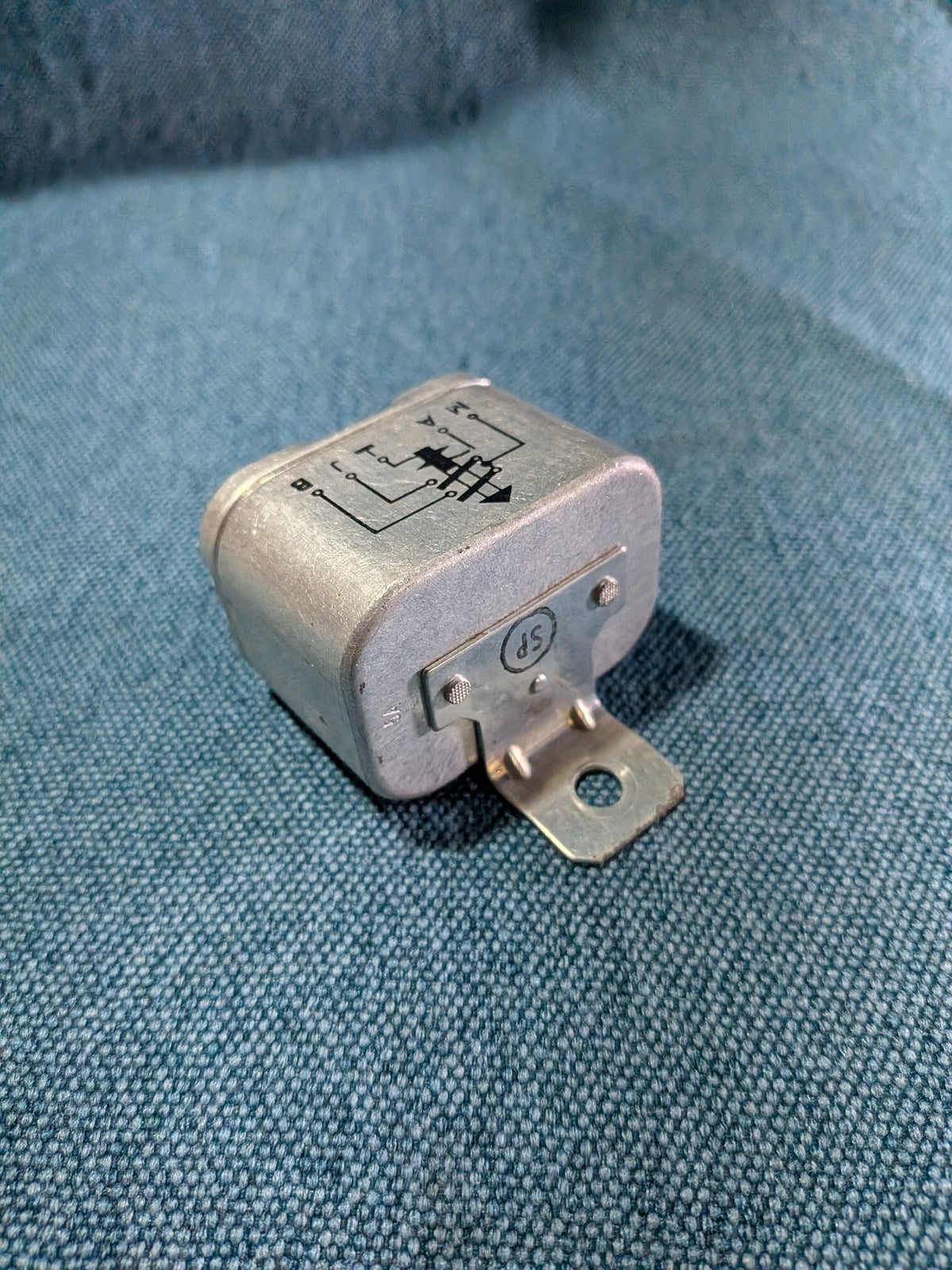 Relay for rear window defogger Type 3/T1/T2 Bus/Beetle/Karmann Ghia/Porsche 356 311963141 Used B16