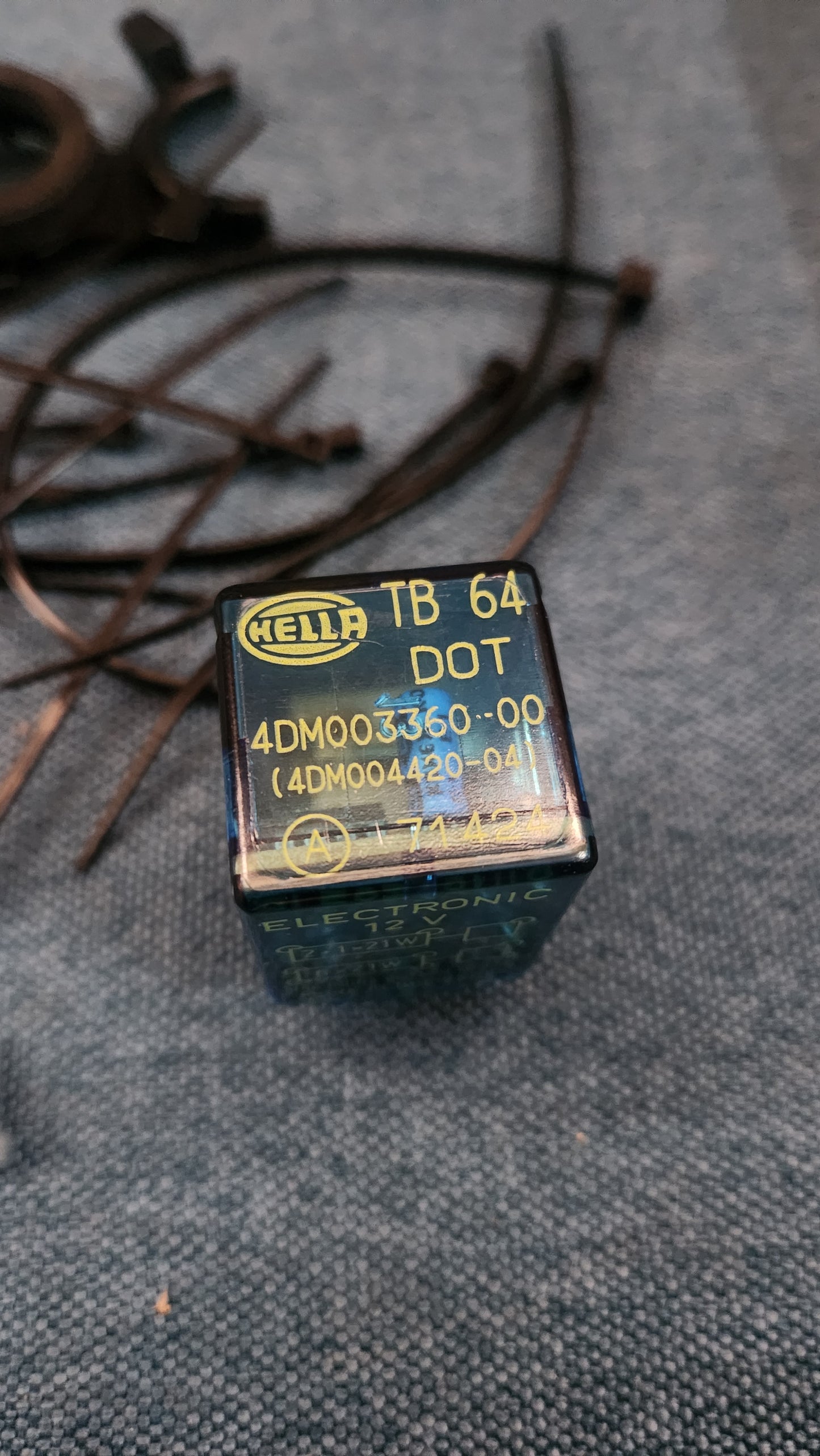 Indicator relay trailer coupling Audi 80/90/B3/B4/100/200/C3/C4/A4B5 4DM0036000 Nos K7