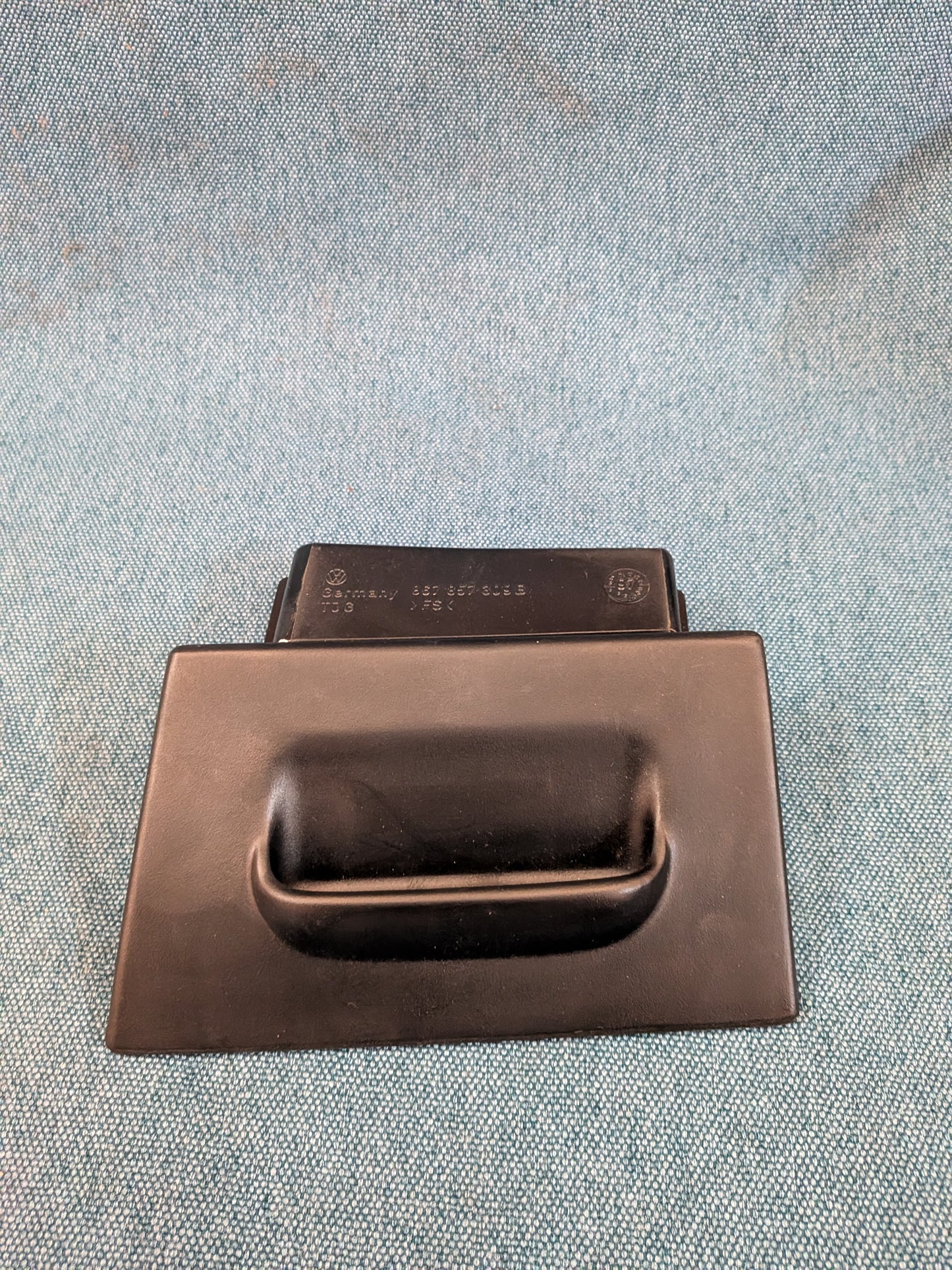 Aschenbecher Polo 86C 867857309 B/01C NOS A10