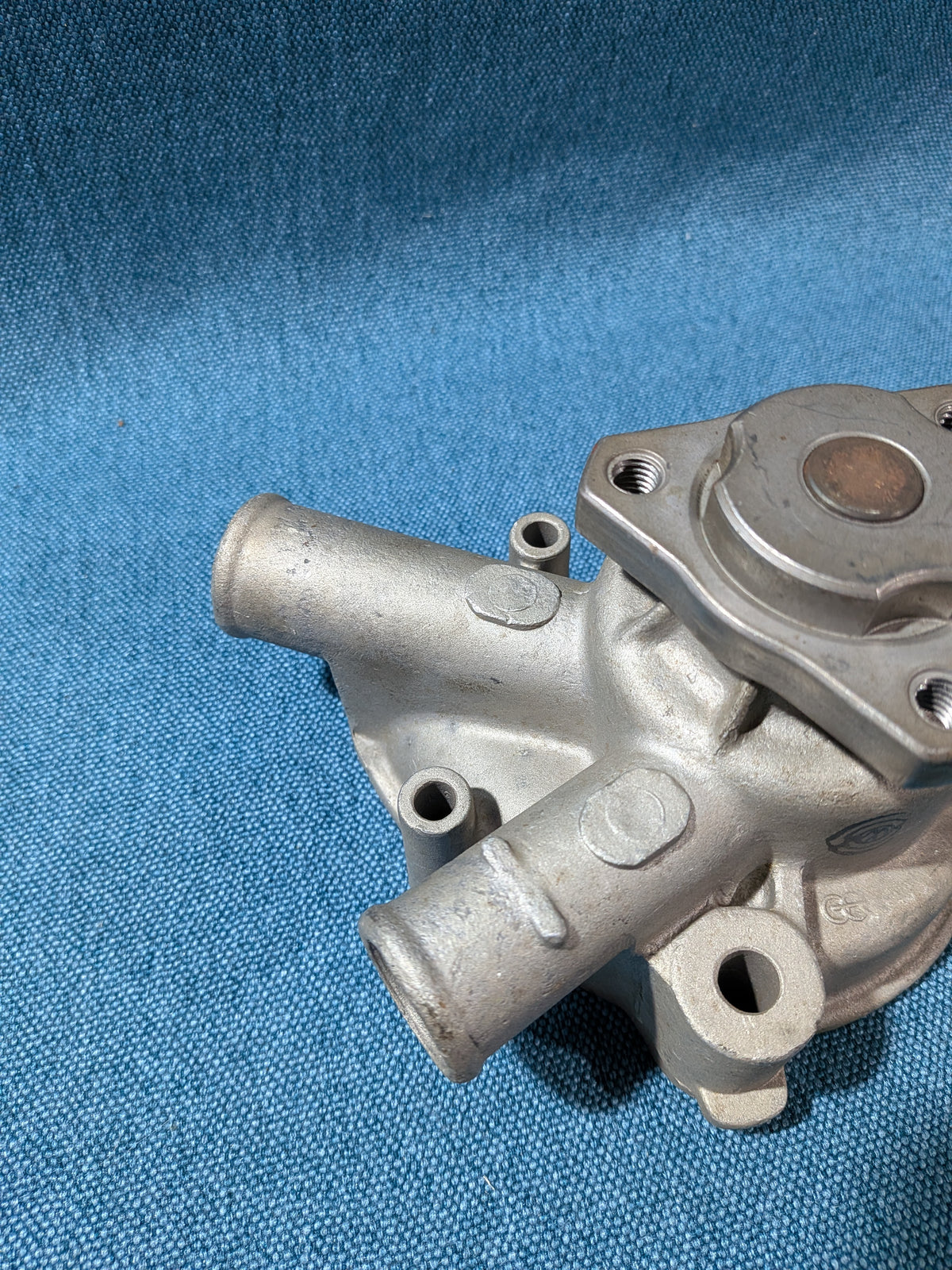 Water pump 4 cylinder 1.8/1.9L Audi 100 C1 059121013 Used F4