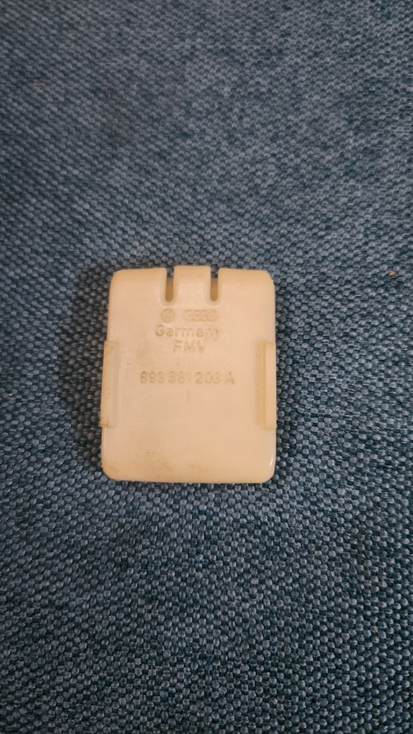 Gleitstück Sitze vorne Audi 80/B3/B4/100/200/C3/C4/V8/A4 B5 893881203A NOS N4