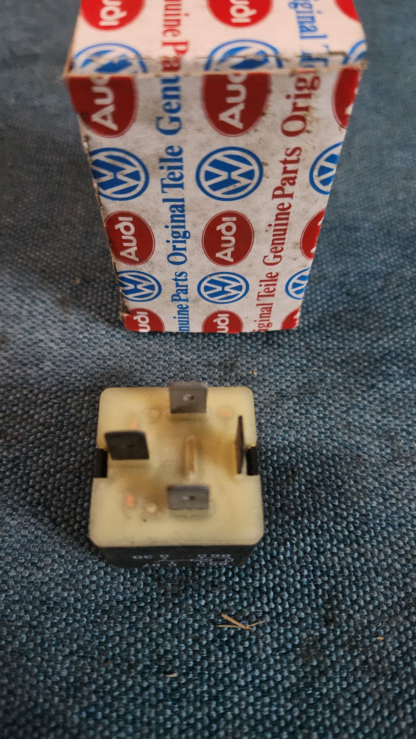 Vw/Audi Relais Golf 3/4/Vento/Passat3B/BG/B3/B4 A4B5/A6/C4/C5/C6/Audi80/B3/B4 141951253B Nos F9