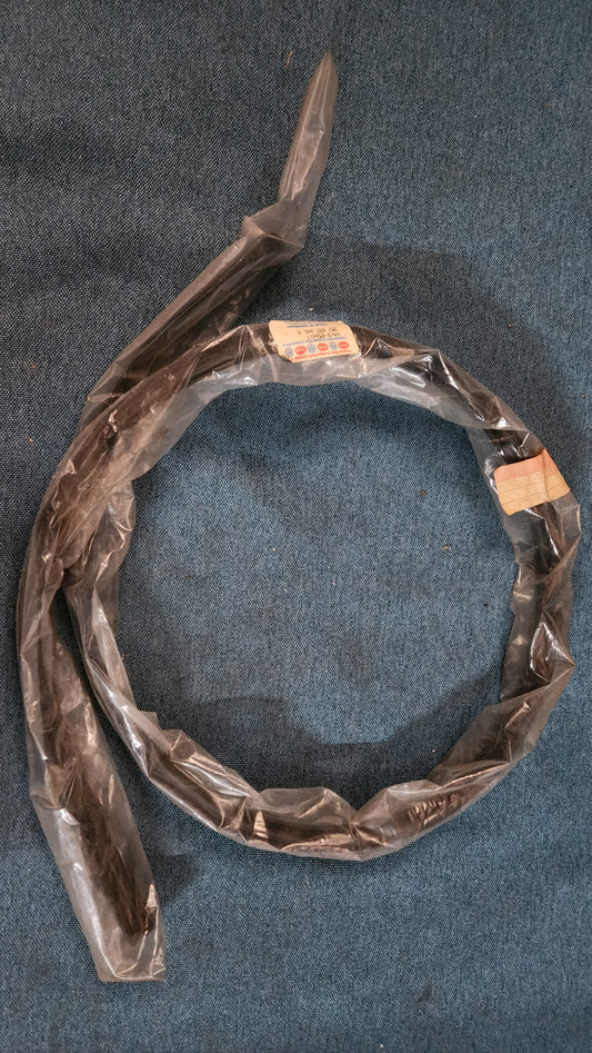 Window guide seal Passat B3/B4 357837540A Nos I4