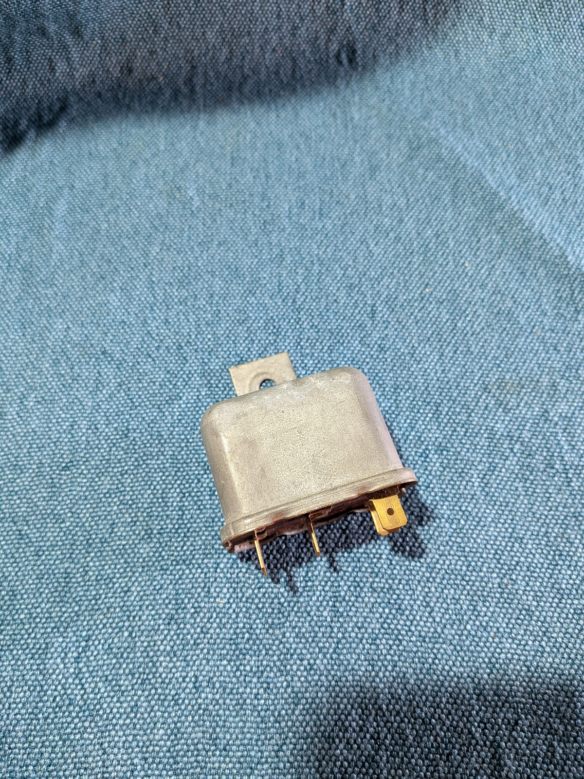 Fuel pump relay Type 3/Type 4/Karmann Ghia/T1/T2 Bus/Beetle/Porsche 914 311906061 Used B16
