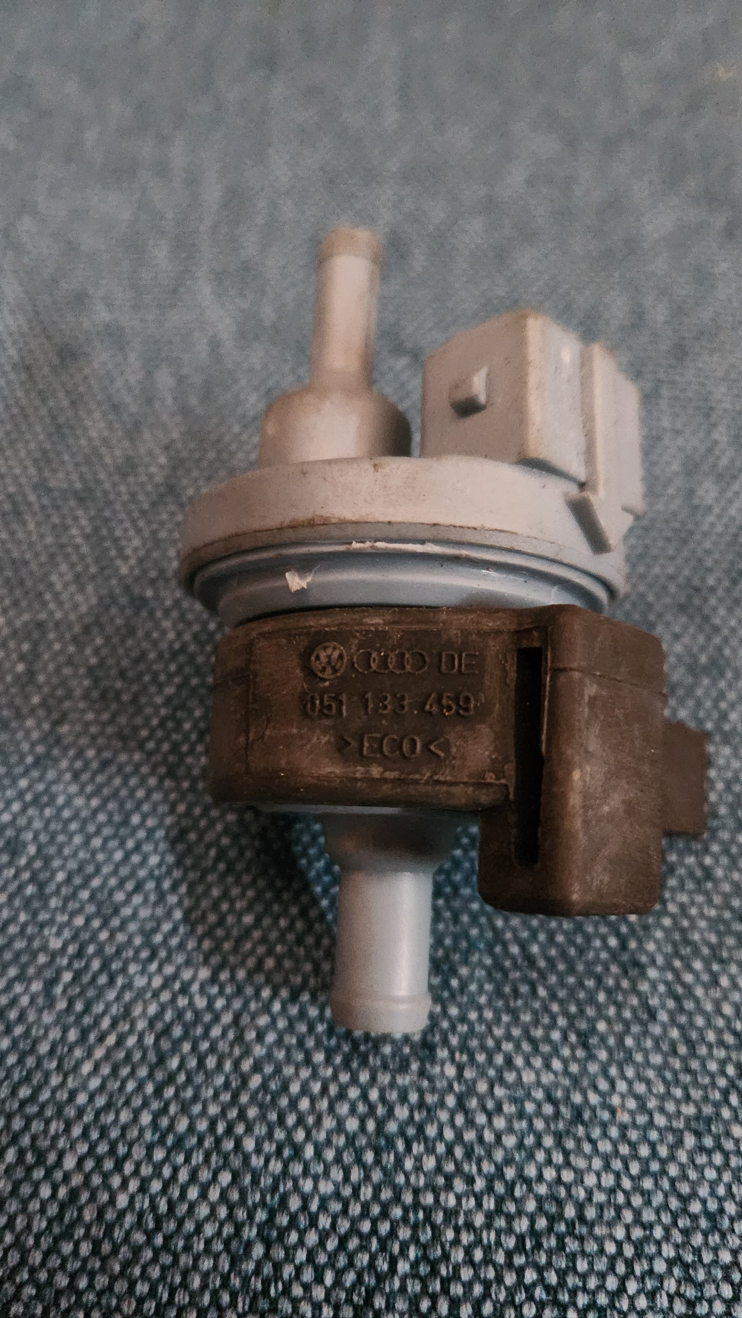Vacuum Pump Tank Ventilation with Retaining Rubber Corrado/Golf 3/Vento/Passat B4/Polo 6N/Audi 80/90/B3/B4/100/200/C3/C4/V8/A6 C4 0280142155 Nos L7