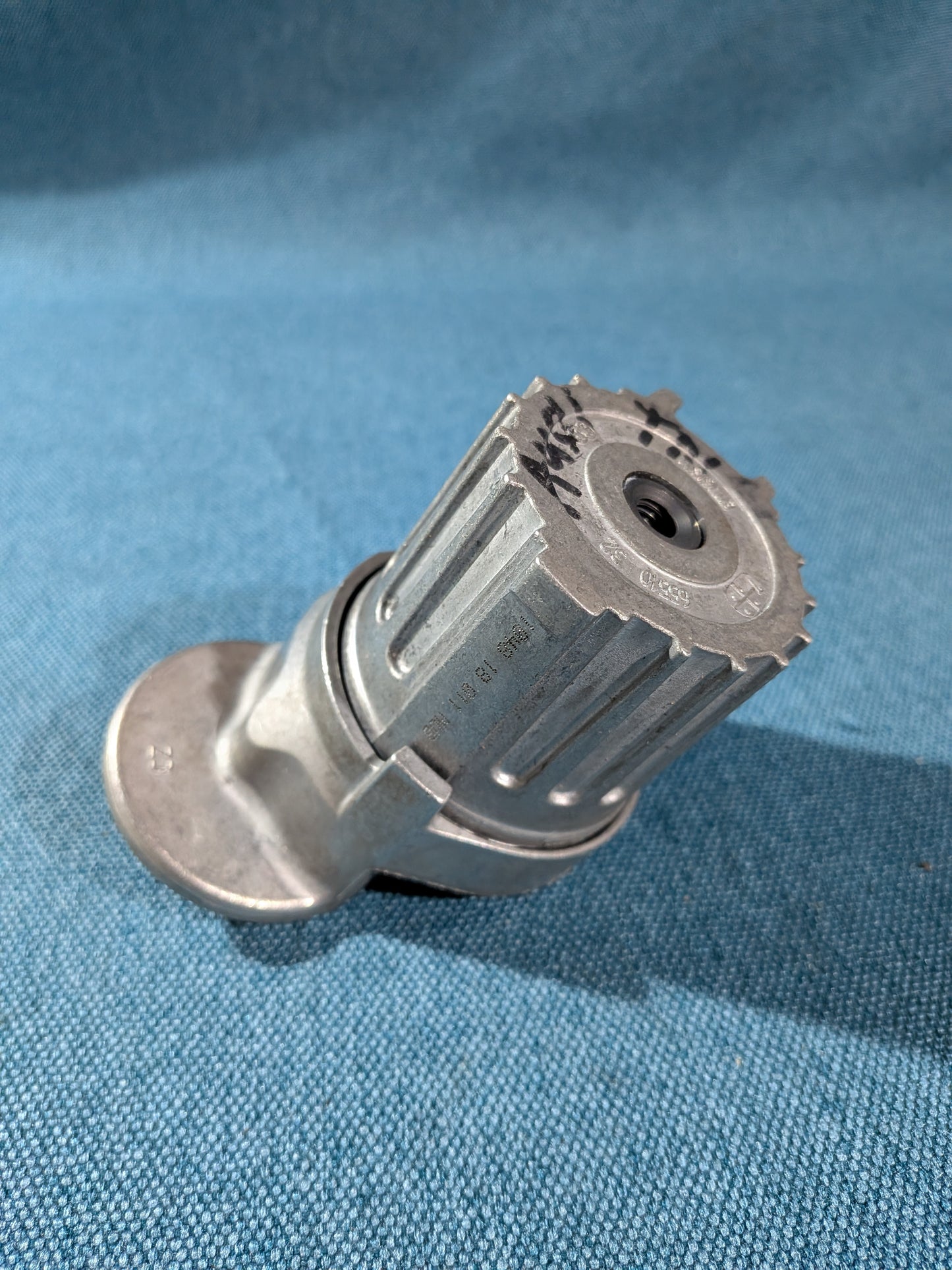 Ribbed V-belt Tensioner Amarok/Beetle 5C/Caddy/3/4/Passat/B6/B7/Crafter/Eos/Golf/5/6/T5/T6 Bus/Polo 9N/Sharan/Tiguan/Touran/Audi 100 C3/A1 8X/A3 8P/A4/B6/B7/B8/A5 8T/A6/C6/C7/Q5/TT 038903315AM NOS/New A12
