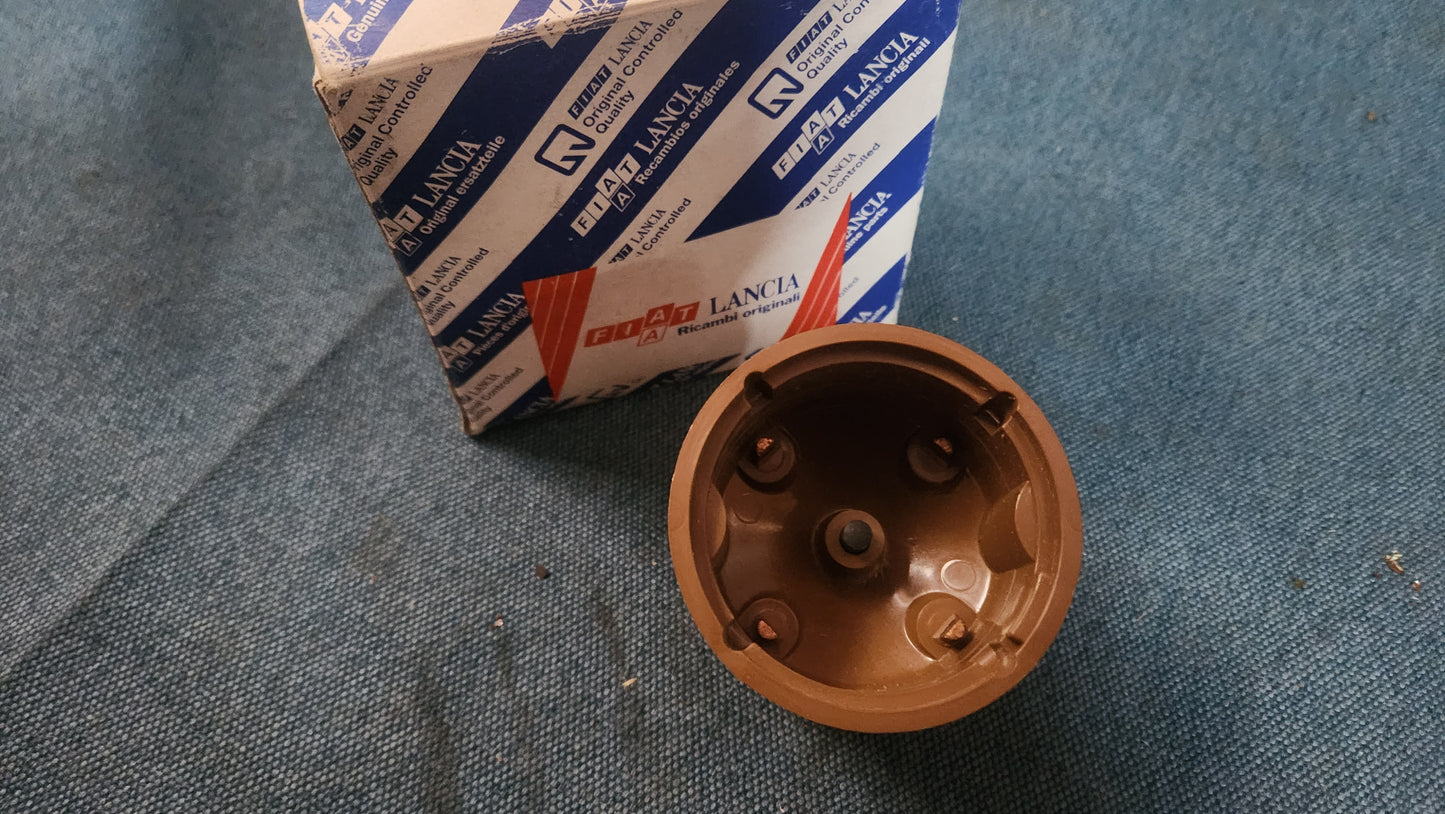 Alfa Romeo Fiat Ritmo Regarta Uno Ducato distributor cap 9937716 Nos B3