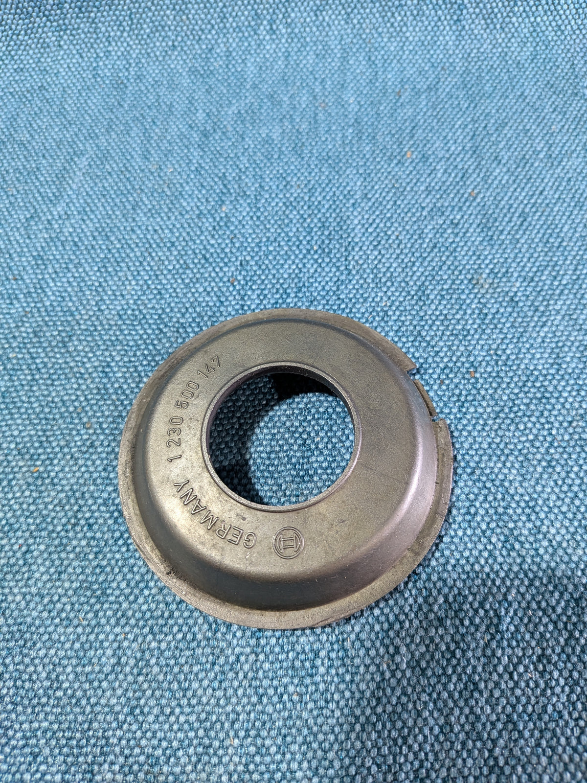 Dust protection cap for ignition distributor Bosch 1230500147 Mercedes/W201/W124/Opel Vectra A A00015821111 Used E12