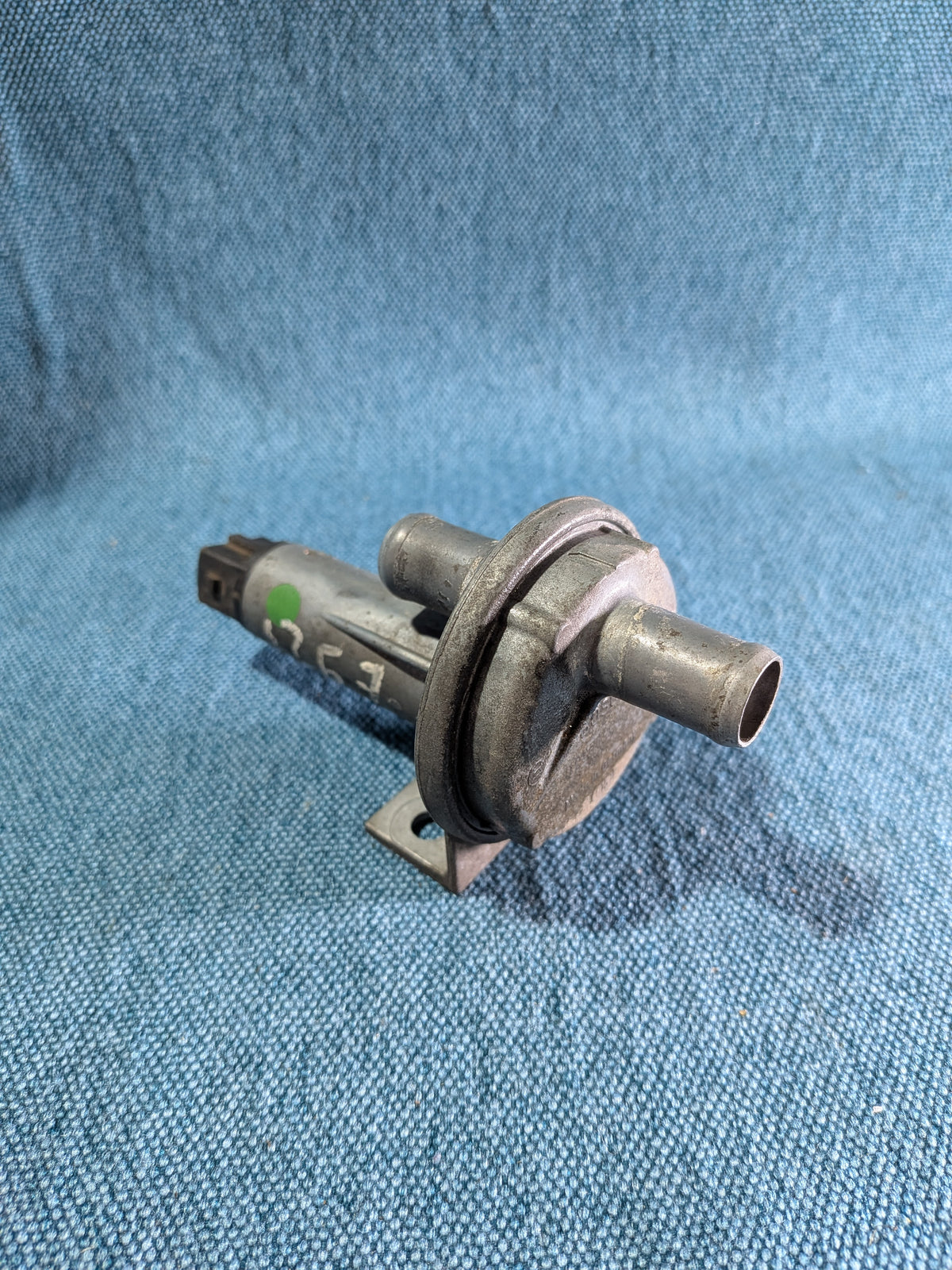 Zusatzluftschieber für KE Jetronic Golf/Jetta/1/2/Caddy14D/Passat/B2/B3/Scirocco 2/Santana/Audi 80/90/B1/B2/100/C3 049133453 Gebraucht B8
