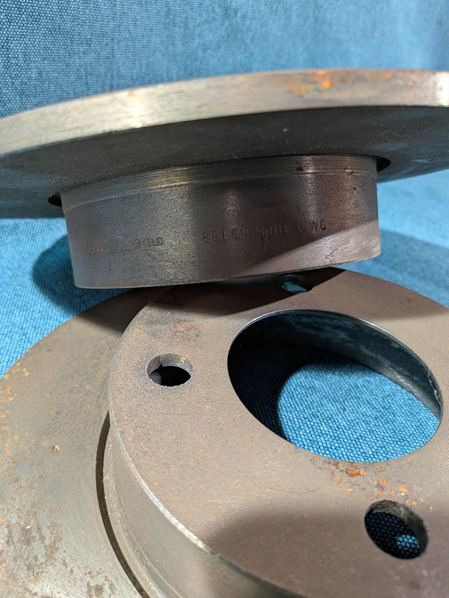 Bremsscheibe für Vorderachse Derby/Polo1/Audi 50/Golf/Jetta/Scirocco/1 861615301B NOS A17
