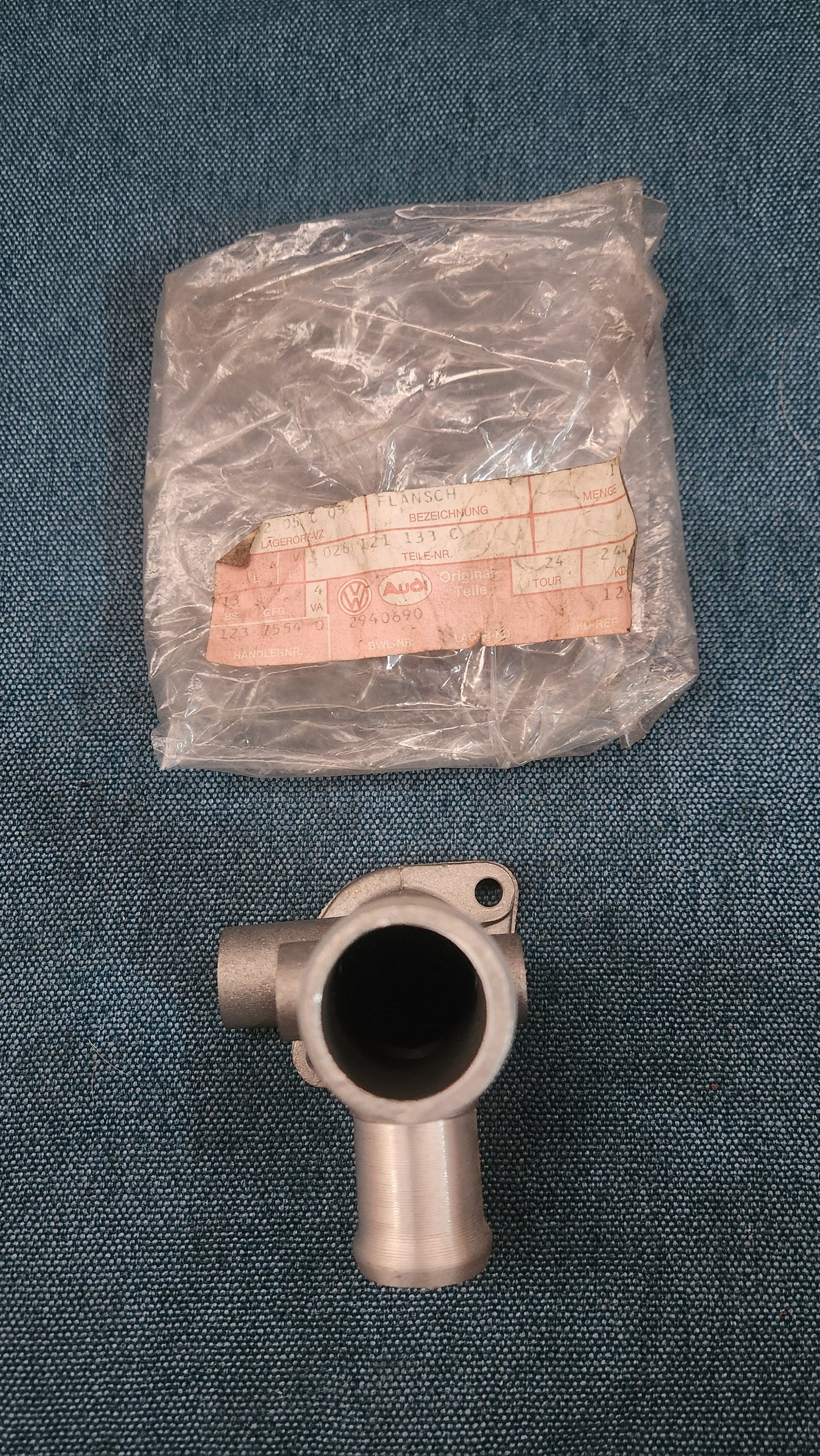Kühlwasserflansch Golf/Jetta/2/Audi80/100/B3/C3 026121133C Nos G9