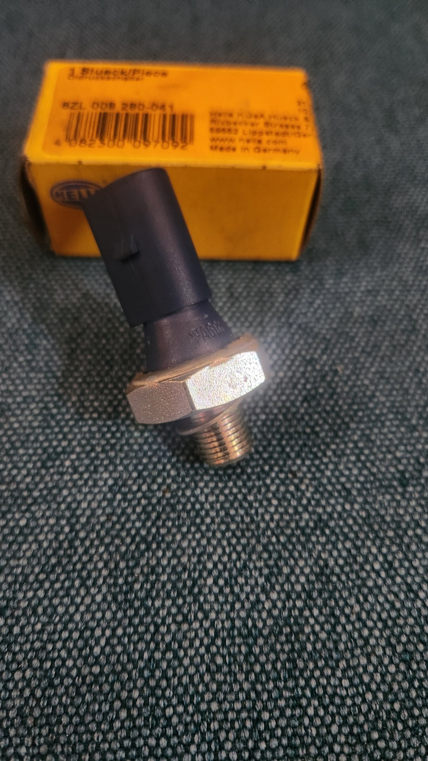 Oil Pressure Switch Hella Caddy 2 9KV/Golf3/4/Vento/Bora/LT2/Passat 3B/BG/New Beetle/Polo 6N/Sharan/T4 Bus/Audi A4 B5/A8 4D2 6ZL008280041 NOS/New M7