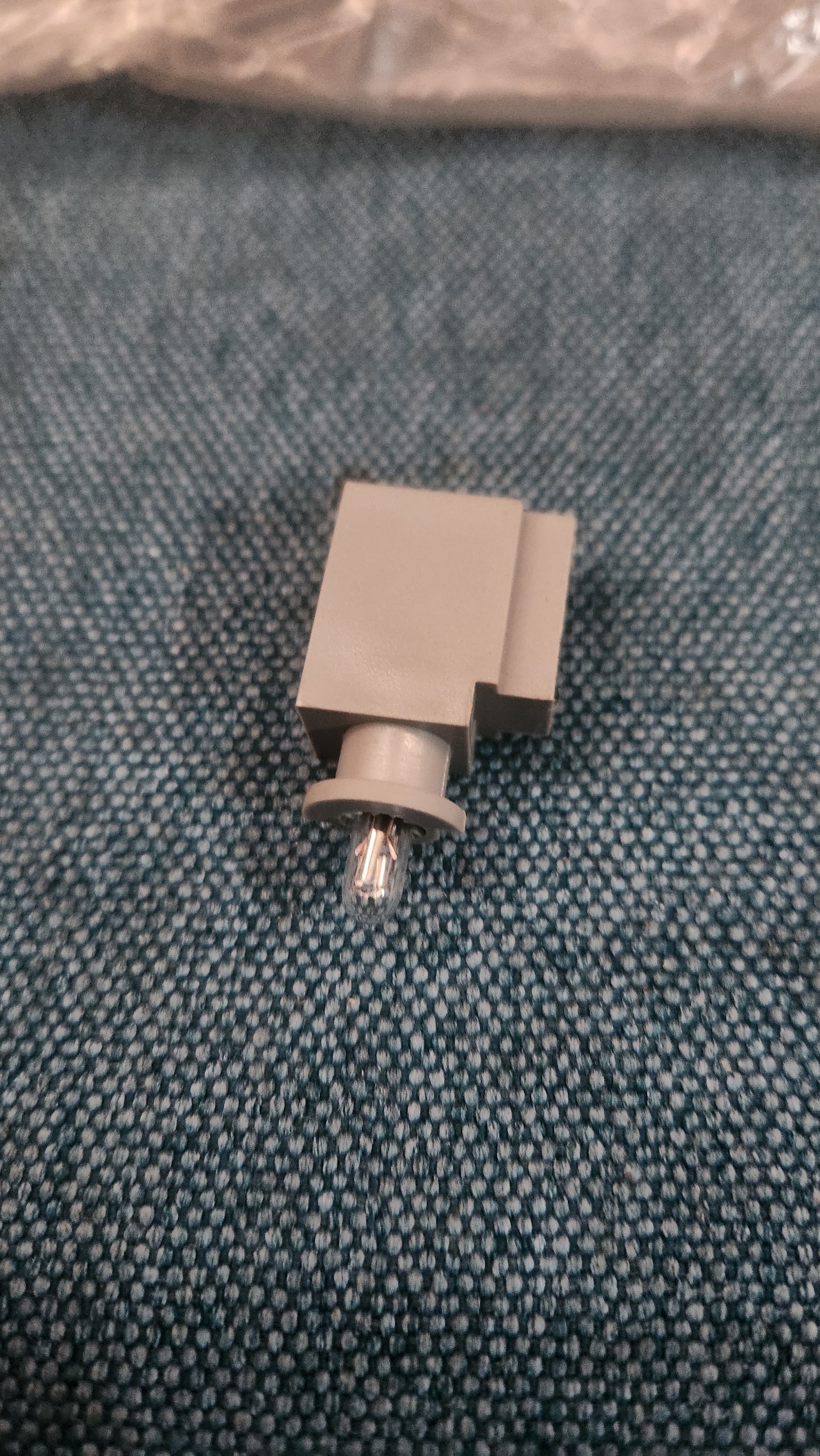 Birne mit Halter Golf1/2/3/Vento/Jetta/Polo86C/Corrado/Passat B2/B3/B4/Scirocco2/Audi80/Audi100/C3/C4 357919243D Nos G9