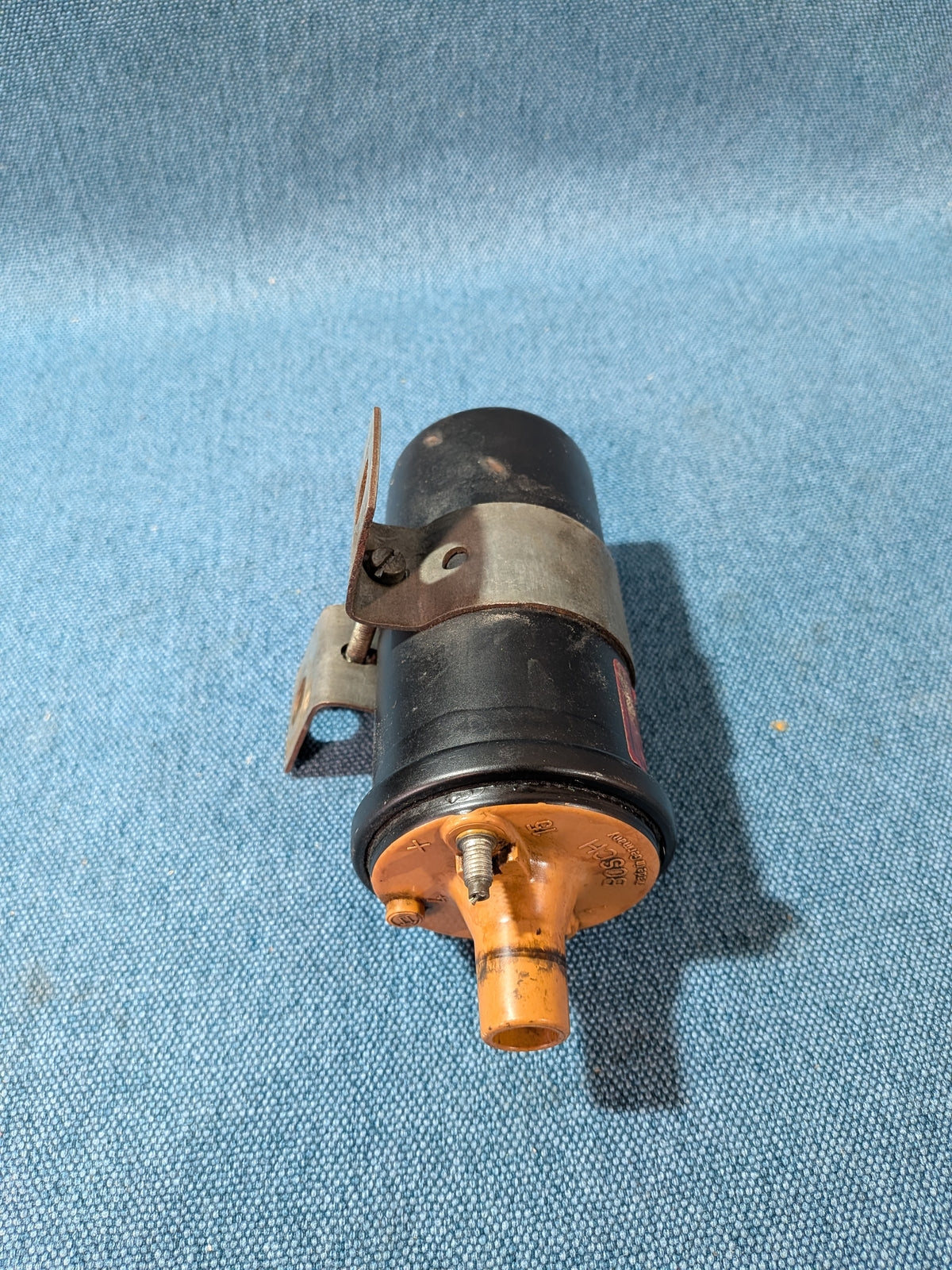Ignition Coil Bosch Mercedes/W114/115/Golf/Jetta/1/2/Polo/1/86C/Scirocco/1/2/Derby/Caddy14D/Passat/B1/B2/Audi 50/80/90/B1/B2/100/200/C1/C2/Porsche 911 0221119009 Used A18