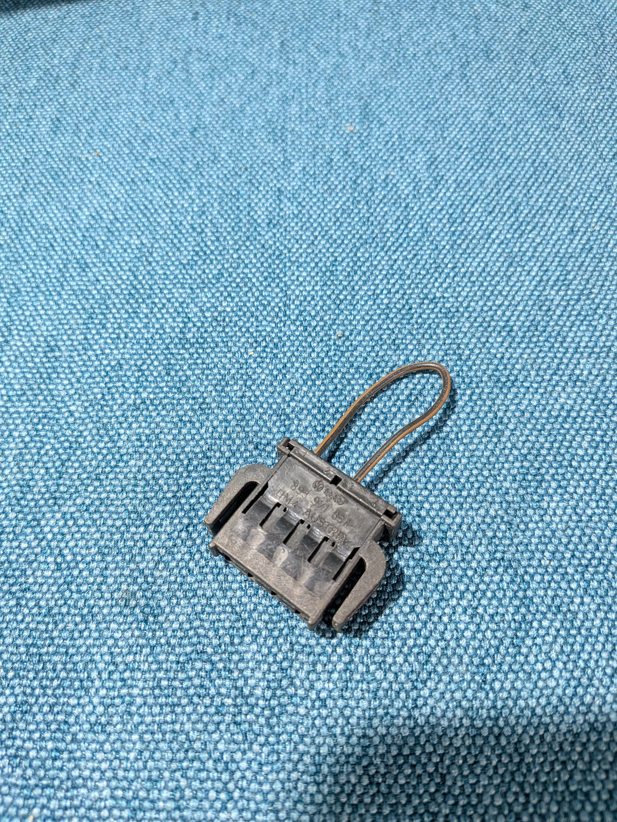 Stecker VAG Golf/Jetta/2/Polo 86C/Santana/Passat/B2/B3/T3 Bus/Audi 80/90/B2/B3/100/200/C3/V8 893971634 Gebraucht B21
