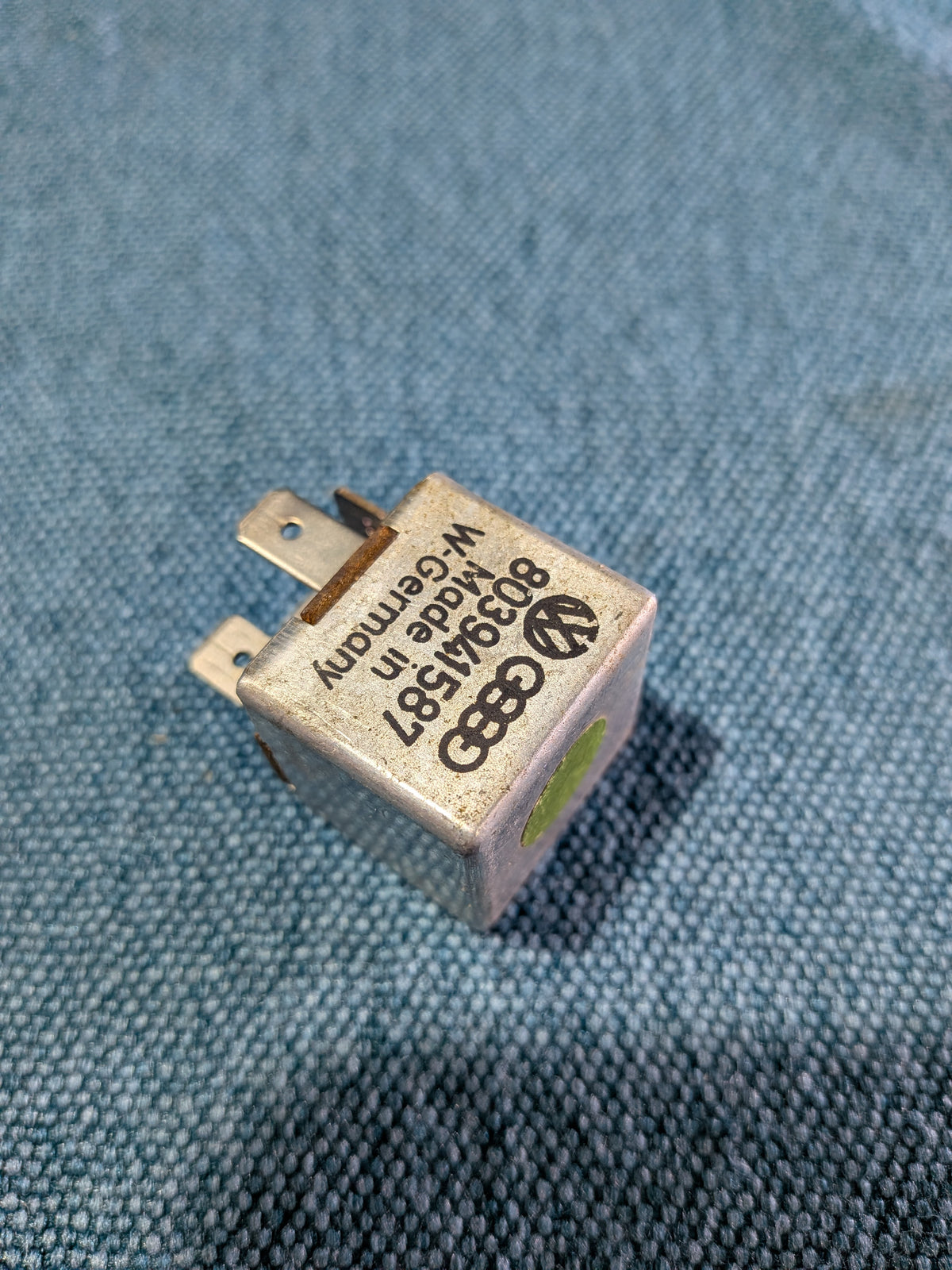Working current relay Golf/Jetta/1/2/3/4/Vento/Bora/Caddy 14D/Corrado/Polo 9N/Passat/B4/3B/BG/Phaeton/Sharan/T4 Bus/Touareg/Audi/80/90/B2/B3/B4/100/200/C1/C2/C3/C4/A2/A3 8L/A4/B5/B6/A6/C4/C5/A8/4D2/D3/TT/V8/Coupe/Cabriolet 803941587 Used B16