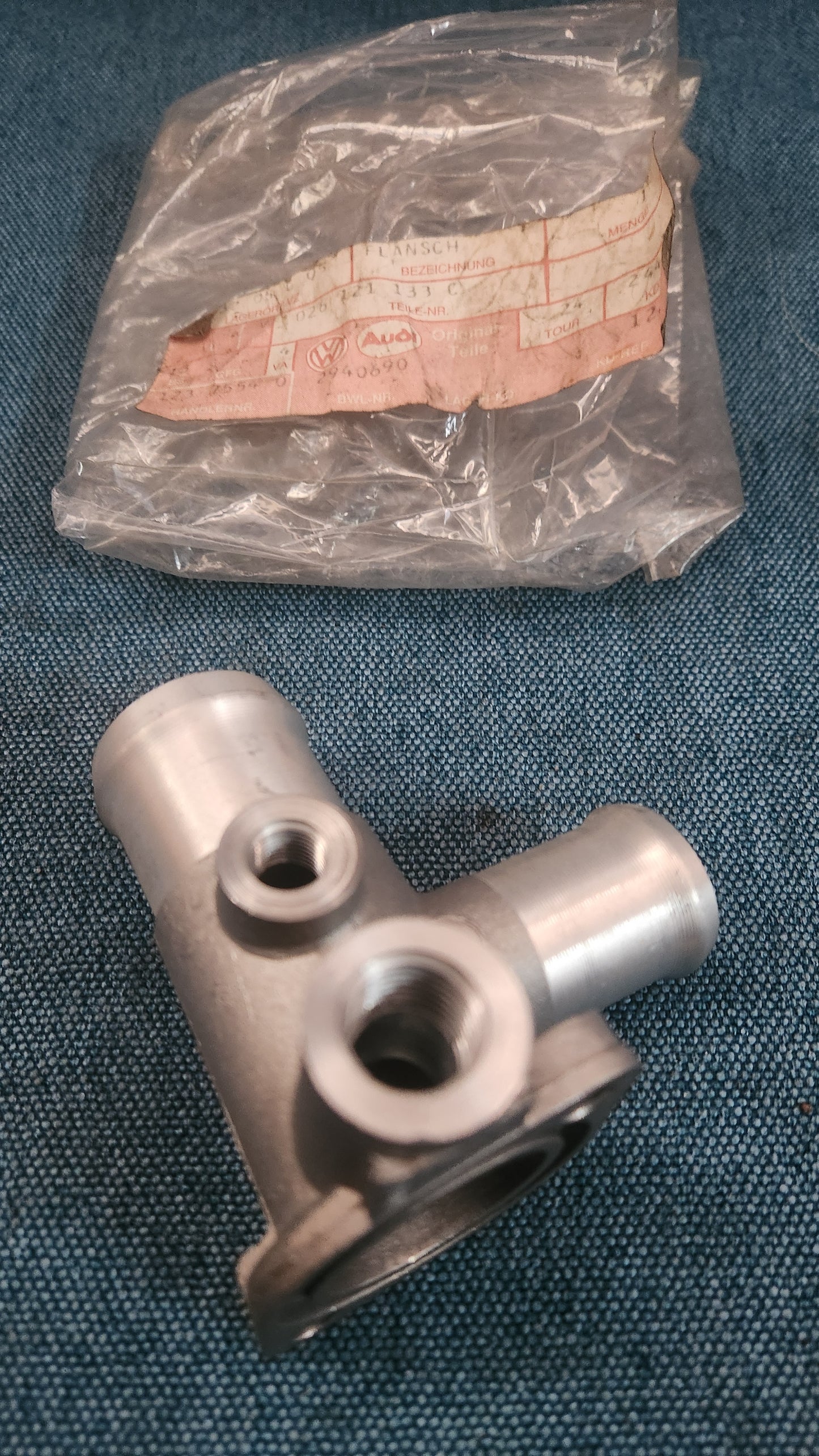 Kühlwasserflansch Golf/Jetta/2/Audi80/100/B3/C3 026121133C Nos G9