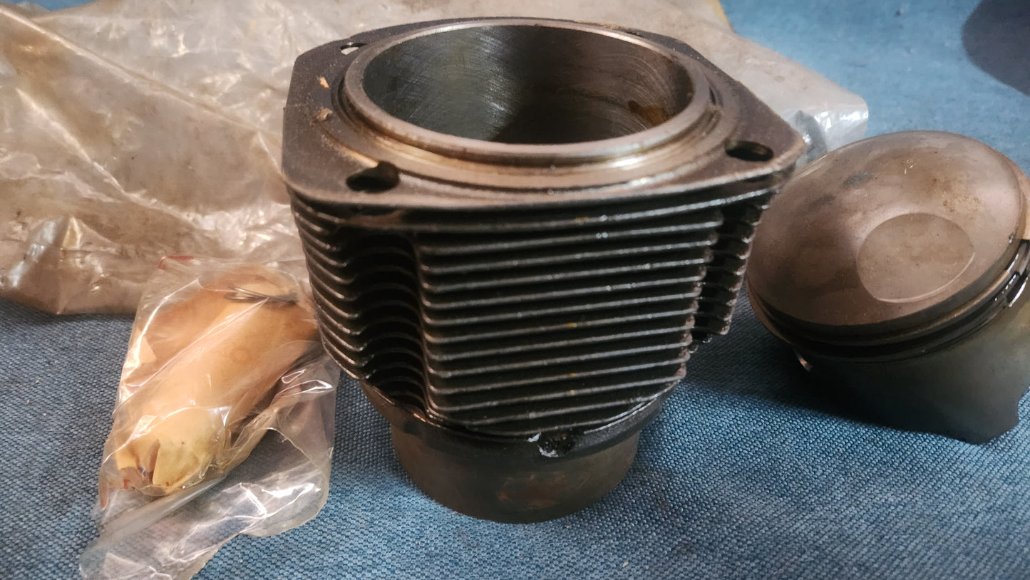 Porsche 911 Zylinder Kolben 90110390306 Nos E7