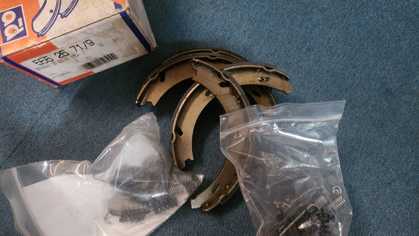 Mercedes Benz W201 W124 190 Series Bremsklötze Trommelbremse 5552671/9 Nos B3