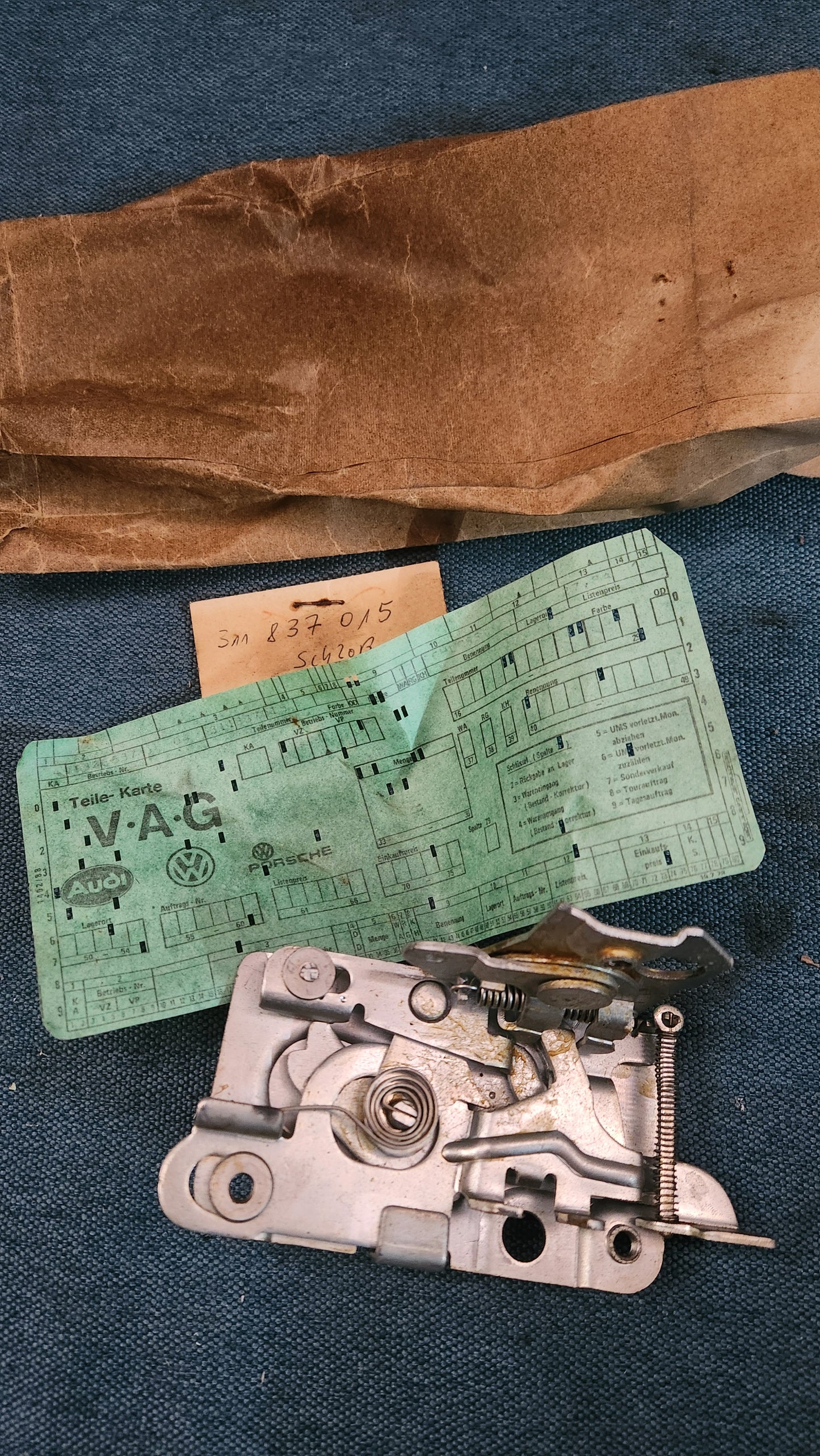 Schloss Typ3/4 T1 T2  Karmann Ghia 311837015 Nos S4