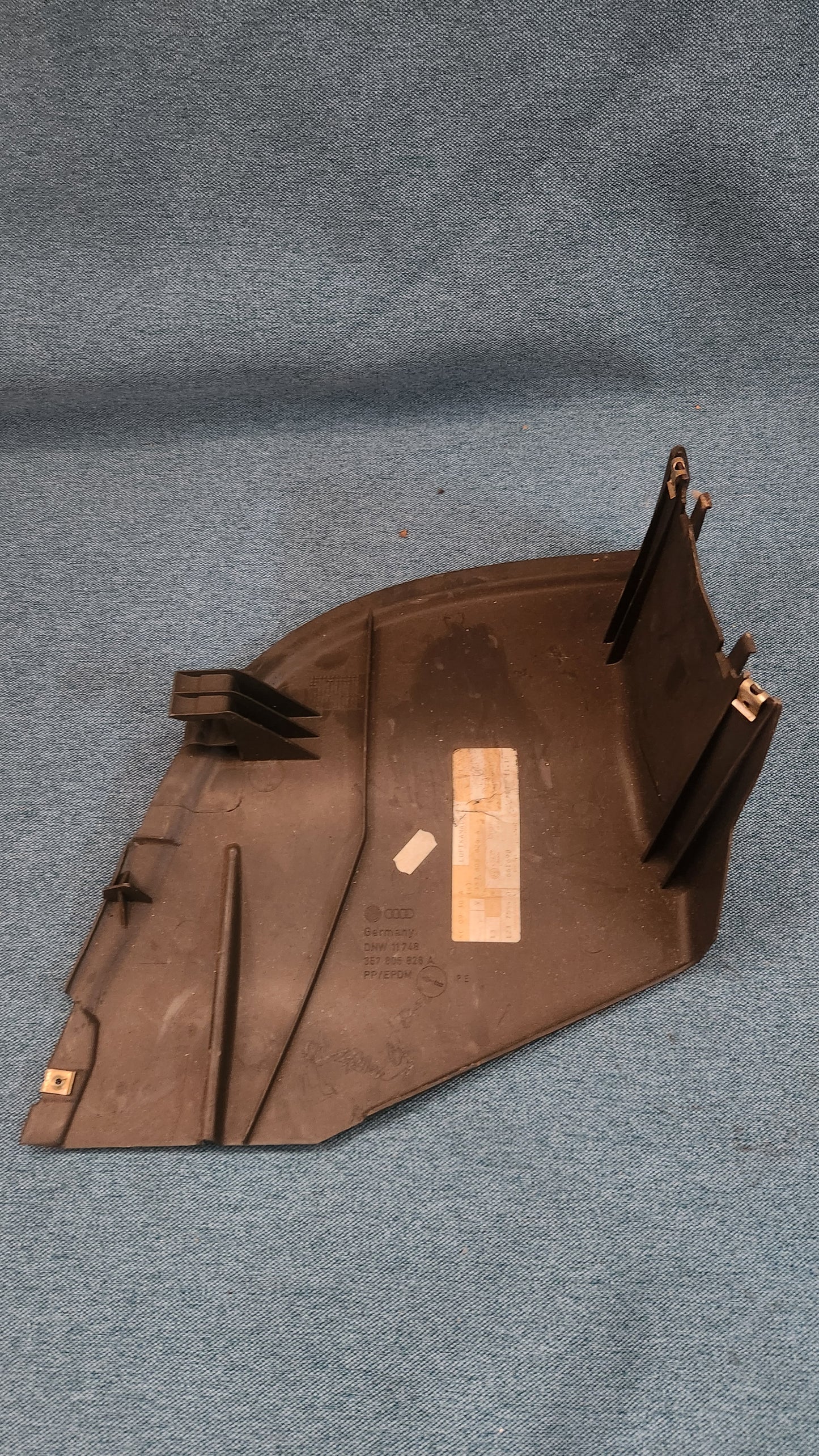 Air Duct Underbody Protection Passat 35I B3/B4 357805826A Nos Q3