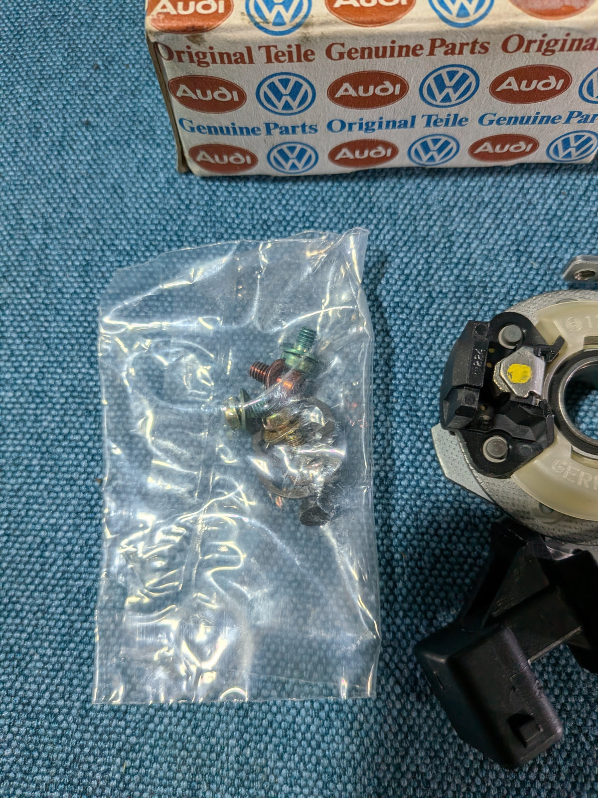 Hall sensor Golf/Jetta/1/2/Passat 32B B2/Scirocco 2 034998065 NOS B4