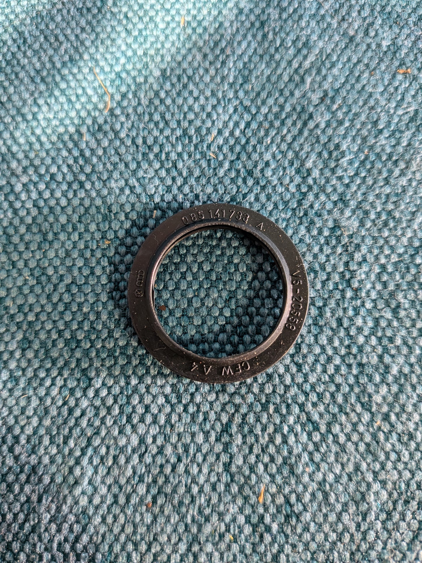 Shaft seal release shaft Golf/Jetta/2/3/Vento/Derby/Polo 86C 085141733 NOS B5