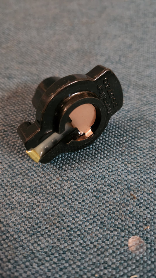 Verteilerfinger Audi 80/B2/Vw Derby/Golf/Jetta/Polo/Scirocco/1/2   052905225A Nos I5