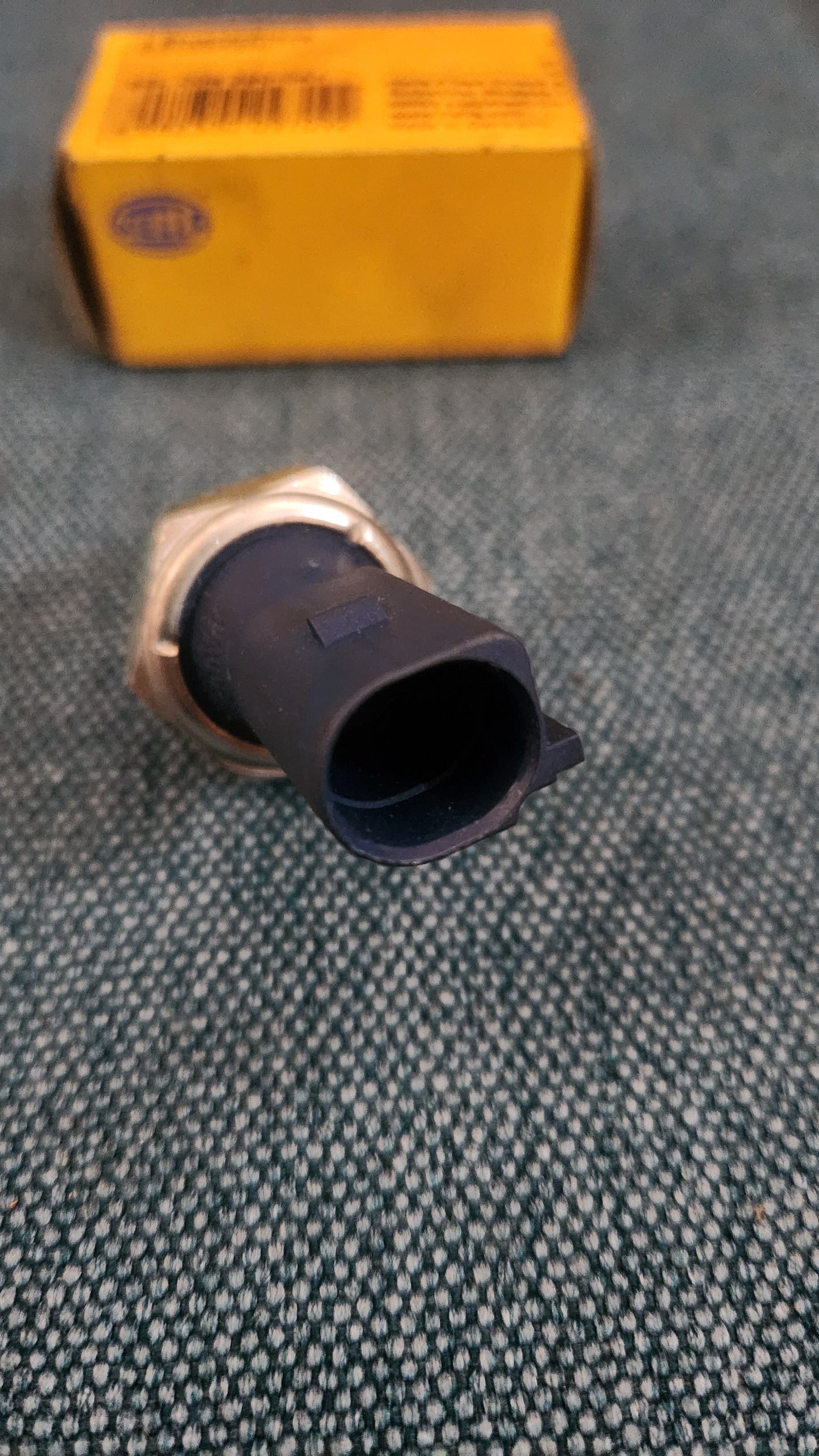 Oil Pressure Switch Hella Caddy 2 9KV/Golf3/4/Vento/Bora/LT2/Passat 3B/BG/New Beetle/Polo 6N/Sharan/T4 Bus/Audi A4 B5/A8 4D2 6ZL008280041 NOS/New M7