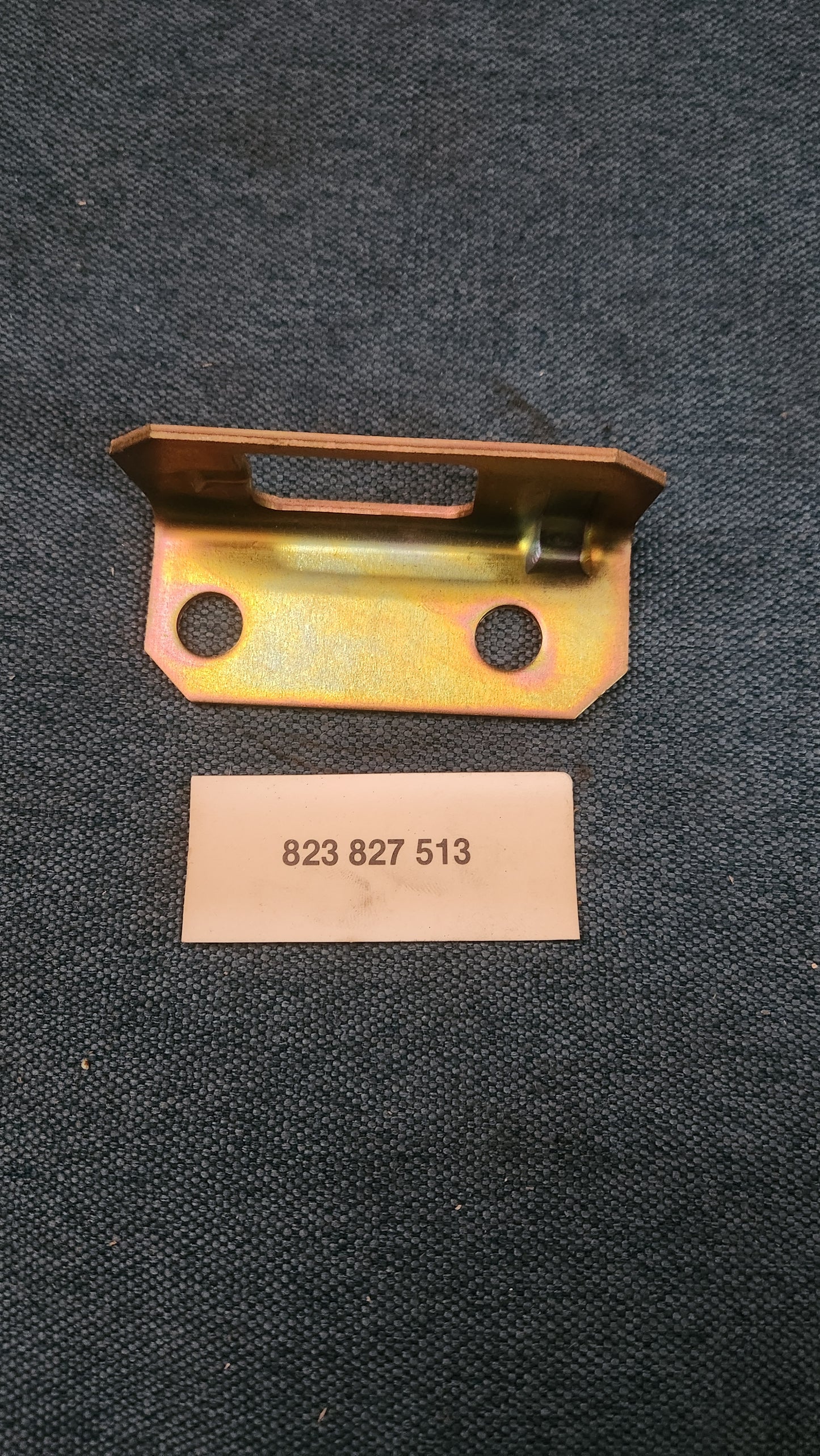 Schlagplatte für Heckklappe Audi 80/90 823827513 Nos S5