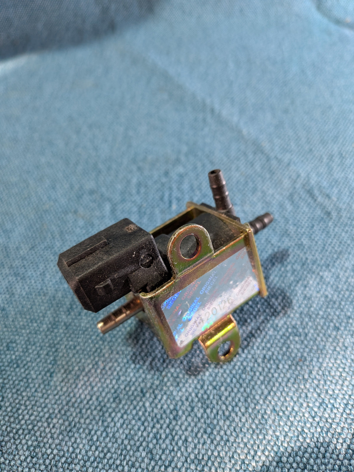 Secondary air valve Golf2/Jetta2/Golf4/Bora/Passat B2/3B/BG/Audi100/200/C3/C4/80/B4/A4B5/A3/A6/C5/C6/TT 026906283H NOS B4