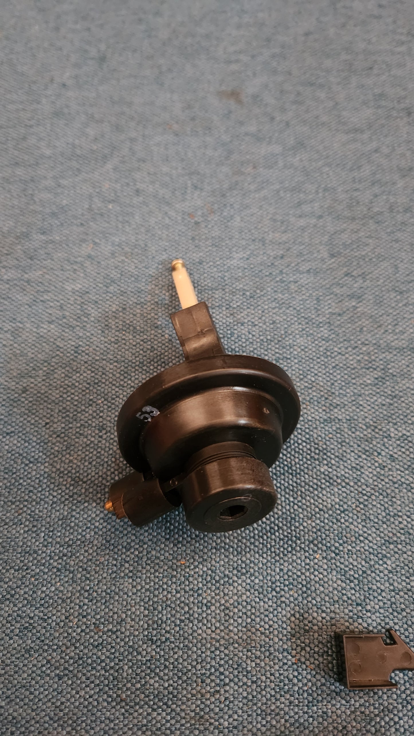 Pulldowndose Vergaser Golf/Jetta1/Caddy14D/Audi80/PassatB1 1B3 2B5 Vergaser 049129220B Nos J9