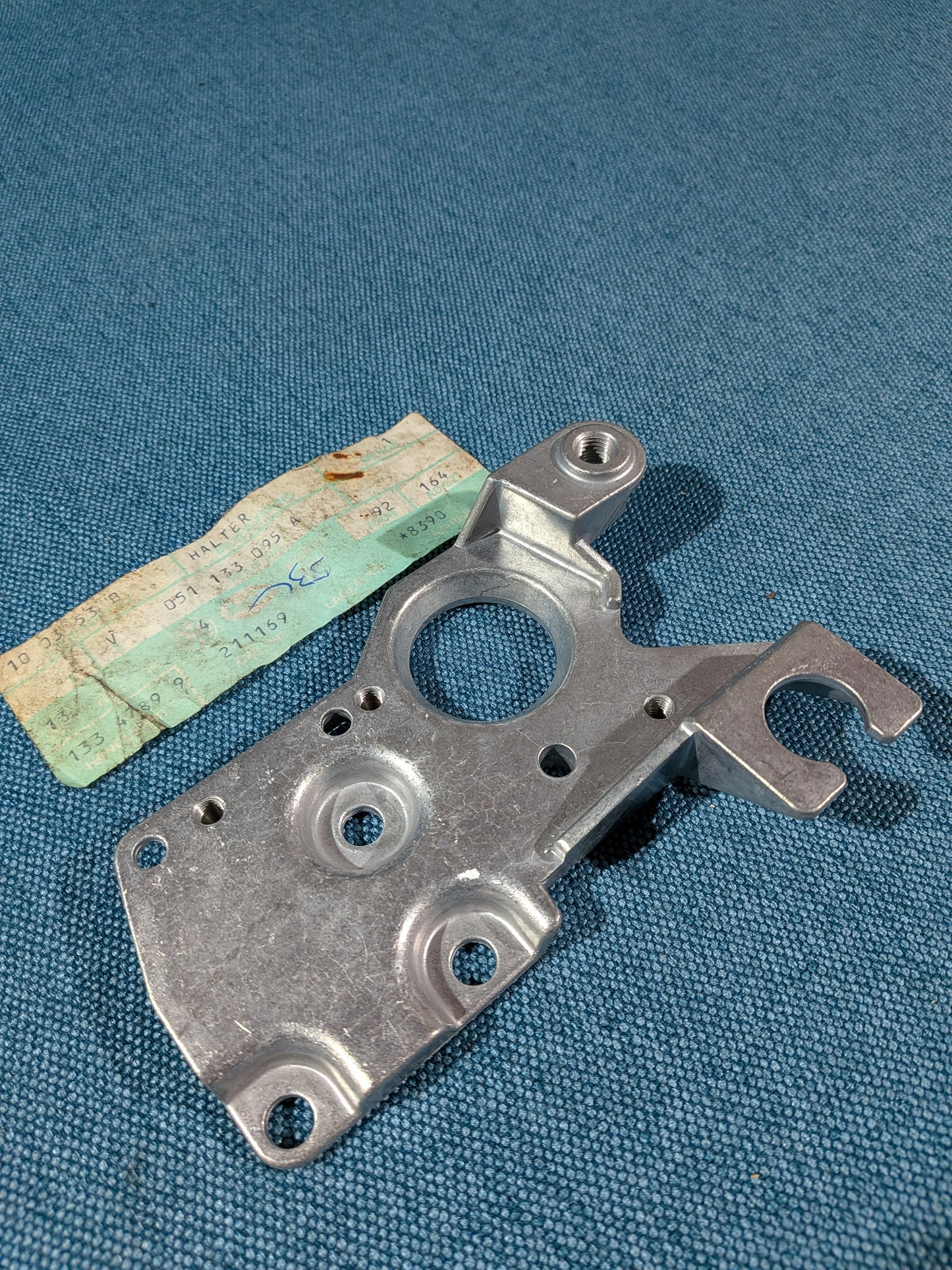 Halter für Drosselklappensteller RP 1F AAM Golf/Jetta/2/Passat B3 051133095A NOS A12