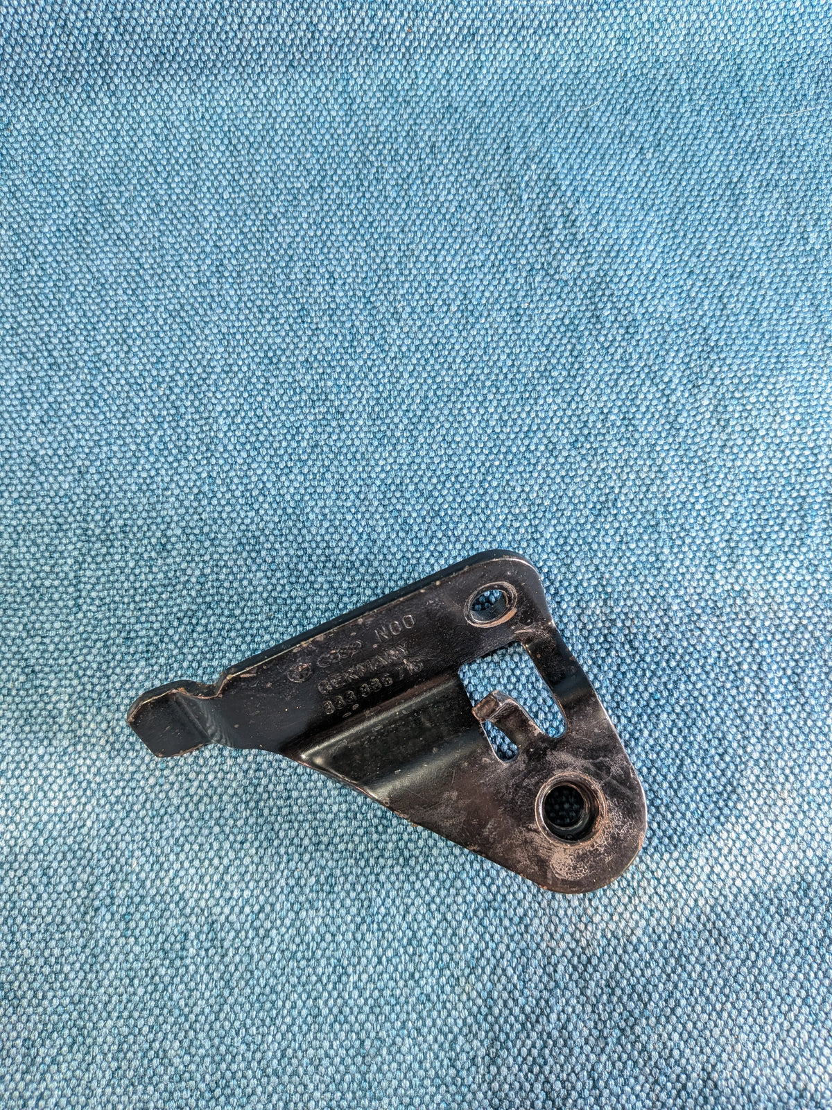 Seat adapter Passat/35I/B3/B4 333886716 Used C8