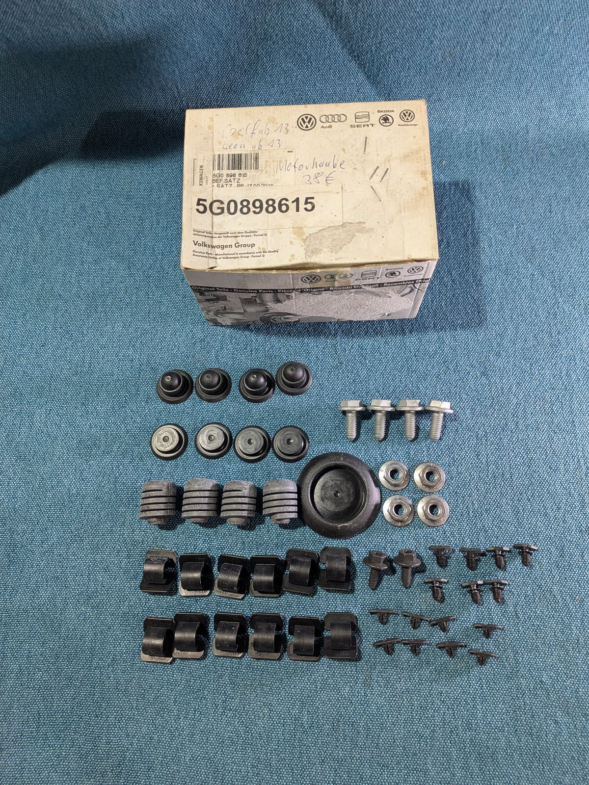 Befestigungssazt Moterhaub Golf 7/Seat Leon 5G0898615 NOS G1