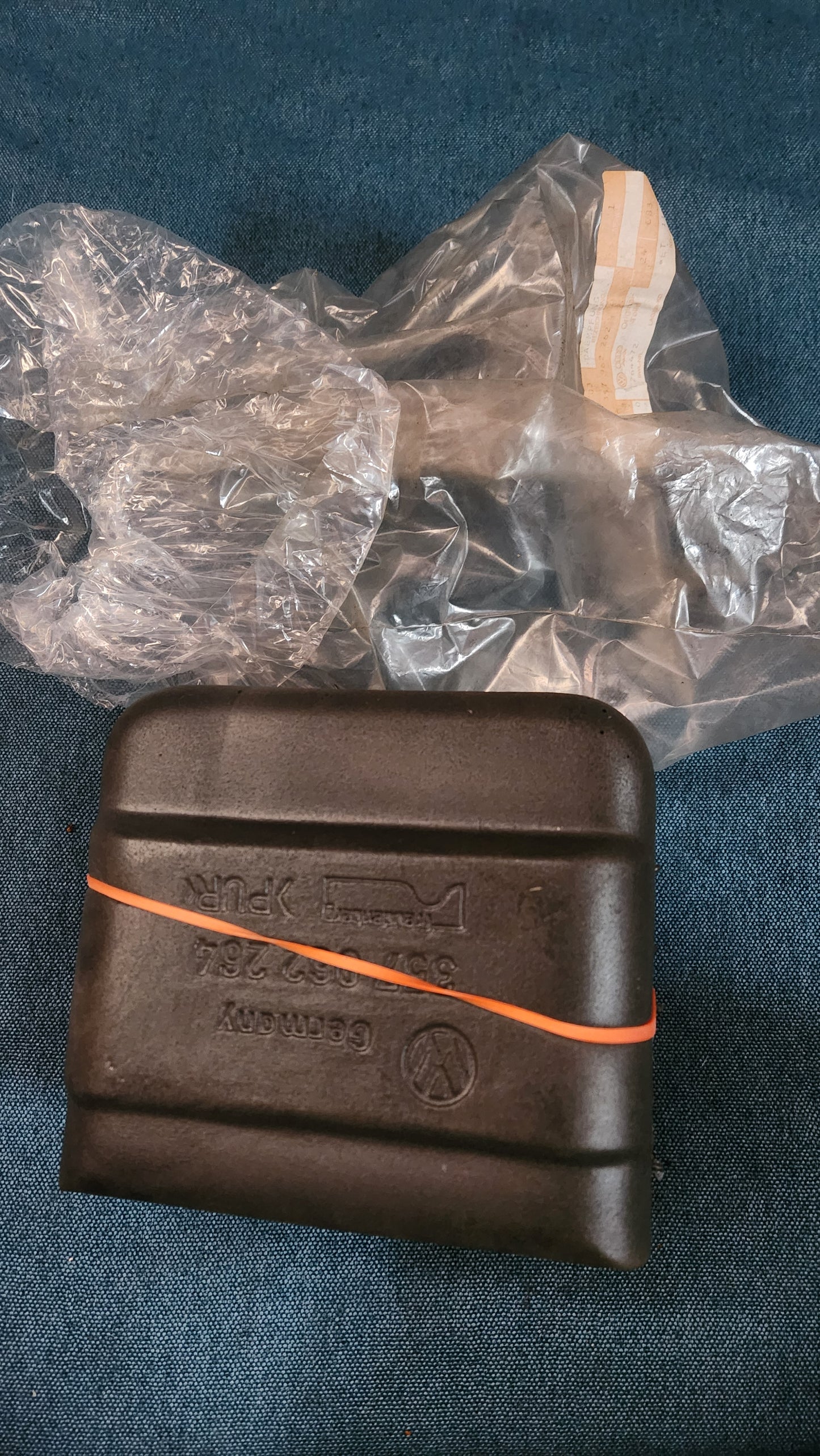 Schaumstoff ZV Pumpe Golf3/Vento/Passat 35I B3/B4 357962263 Nos G7