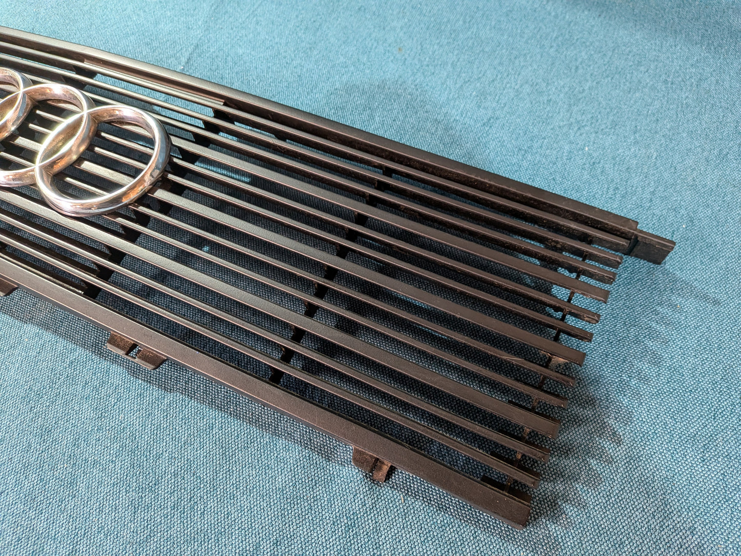 Kühlergrill Audi 80 Typ 81/85 B2 811853655 Gebraucht A4