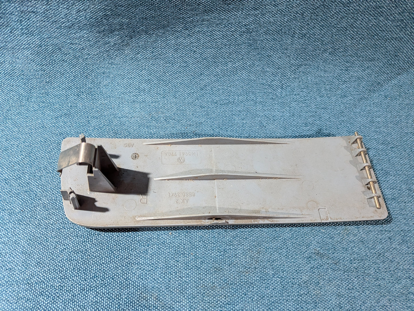 Blende für Nebelscheinwerfer rechts Golf 3/Cabrio/Vento 1H0942778A Gebraucht A23