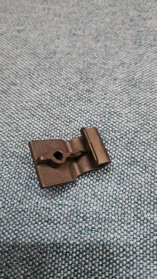 Clip für Türverkleidung Golf/Jetta/2 191867301A NOS N5