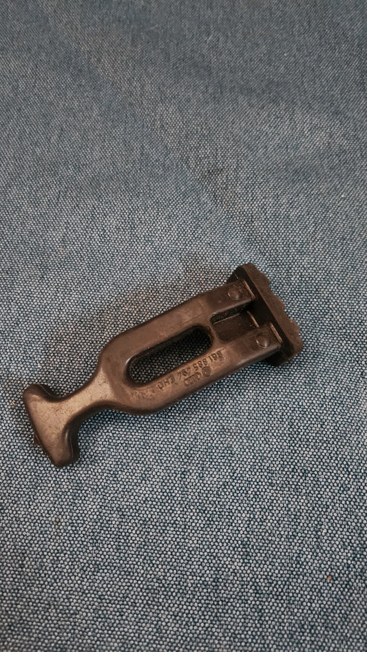 Haltestreifen Gummi Rücksitzbank Polo 1/86C/Derby/Audi 50 861885494 Nos L3