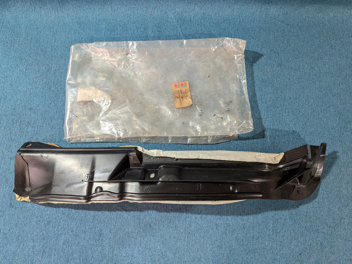 Lokasuojan verhoilu vasen Audi 100/A6/C4 4A0821085D NOS A4