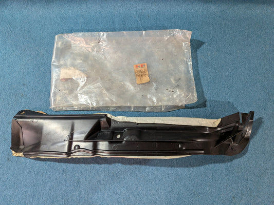 Skærmforing venstre Audi 100/A6/C4 4A0821085D NOS A4