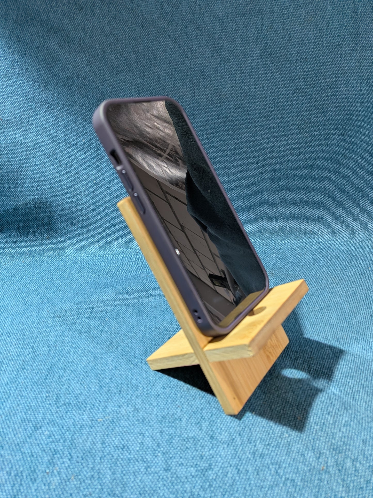 Handyhalter/Handyhalterung  mit Golf 2 Motiv aus Bambus Holz