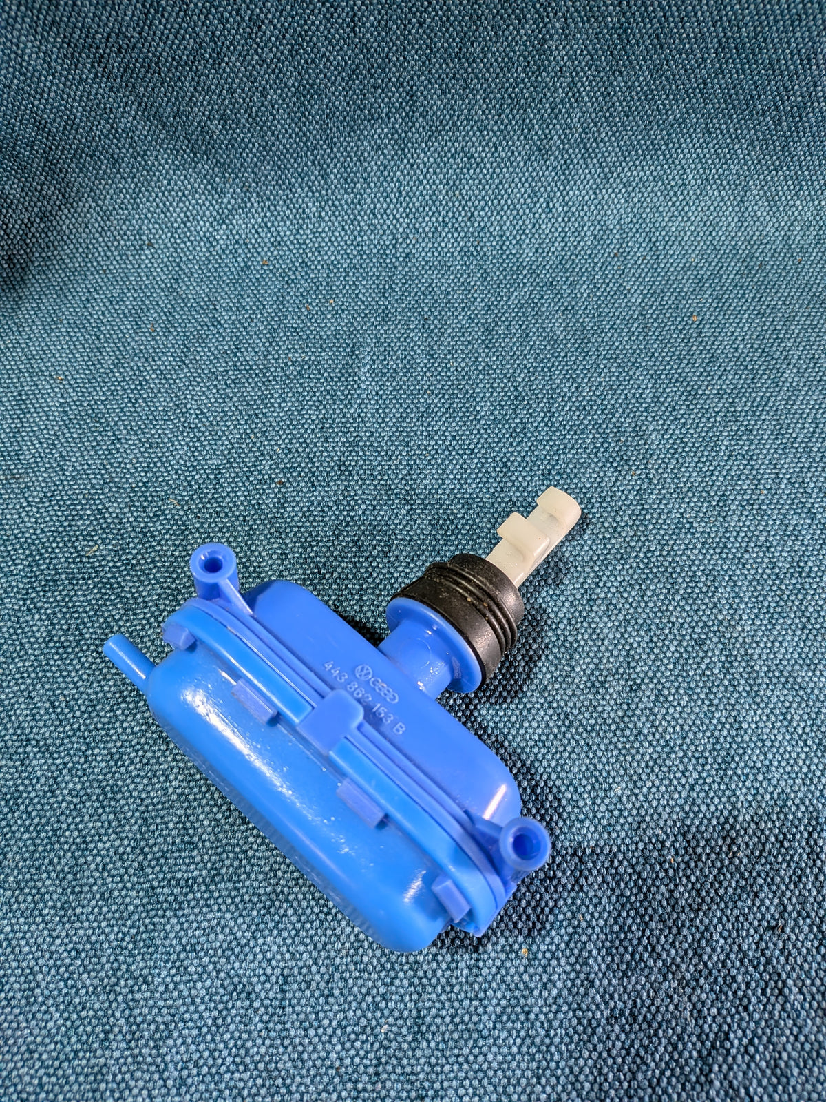 Central locking vacuum actuator Golf/Jetta/2/Passat 32B/Audi 100/200/C3 443862153 Used B7