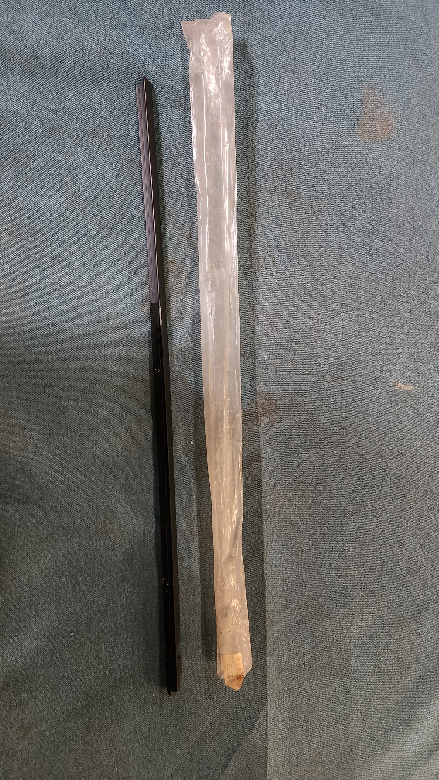 Passat 32B B2 Fensterschachtdichtung Schwarz 323853777 Nos B1/C1