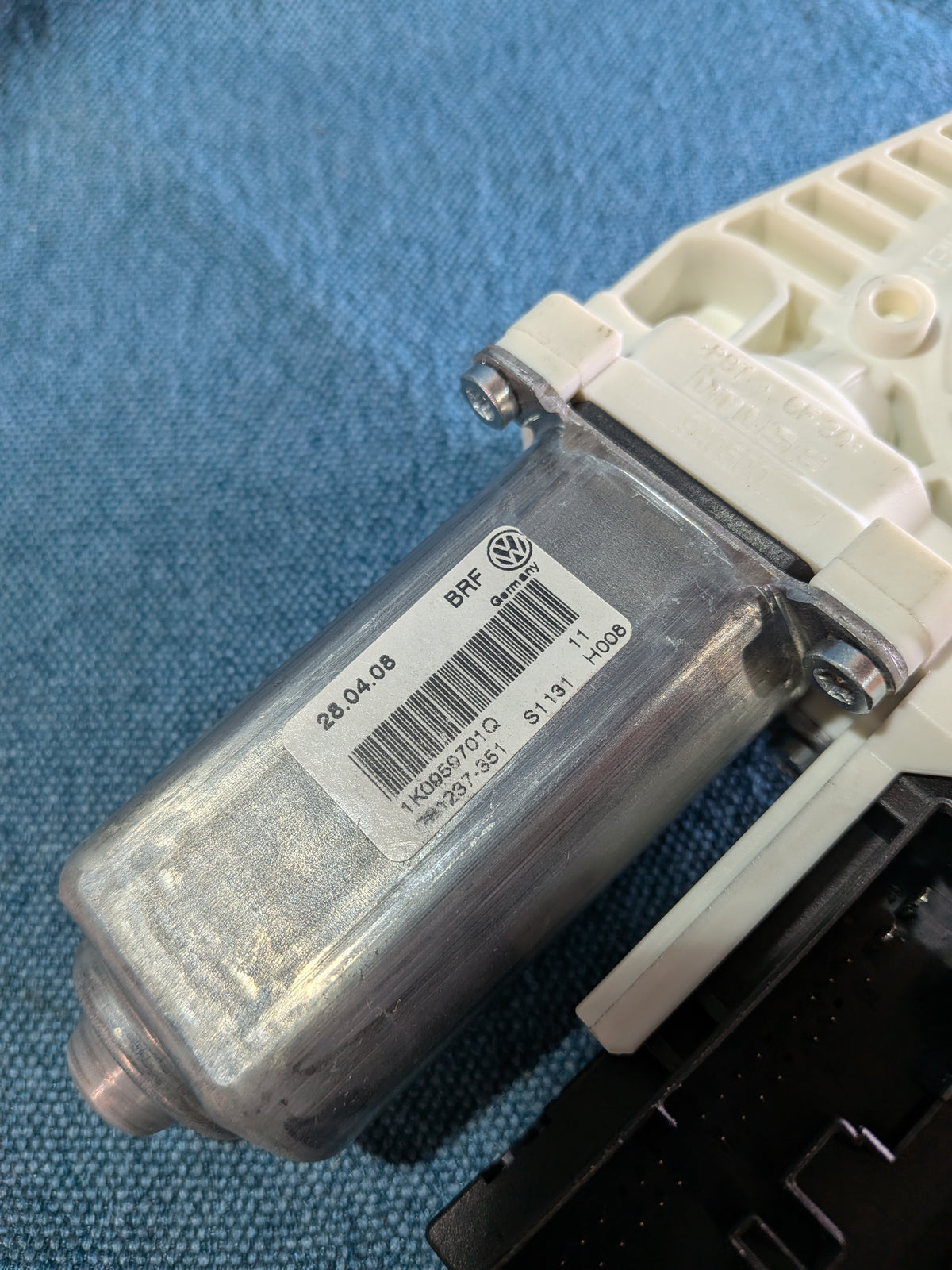 Fënsterhiewermotor viru lénks Passat B6/Golf 5/6/Jetta 3 1K0959701Q/Z4F NOS M5