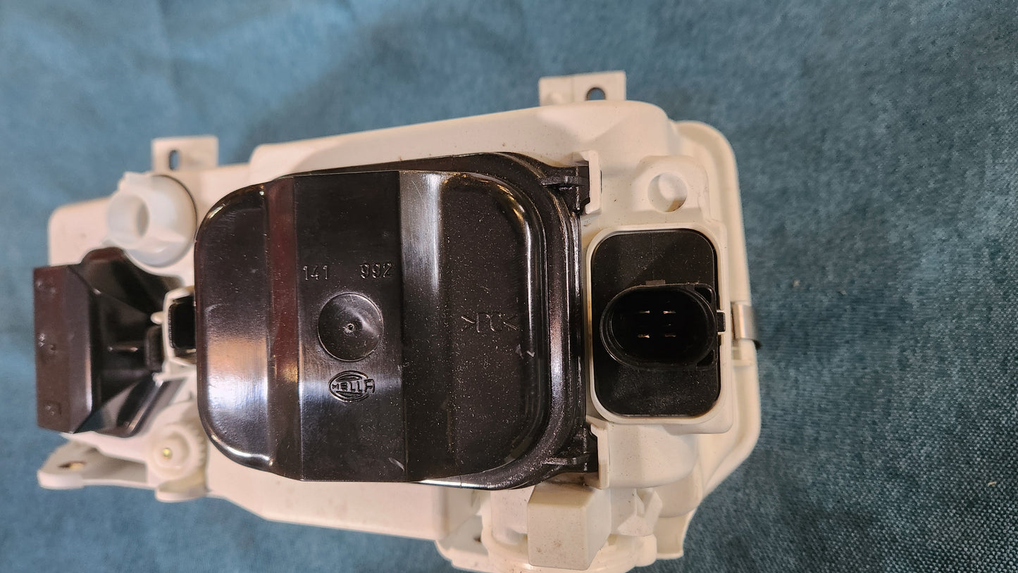 Passat B3/B4 Scheinwerfer 3A0941017 Nos T1/2