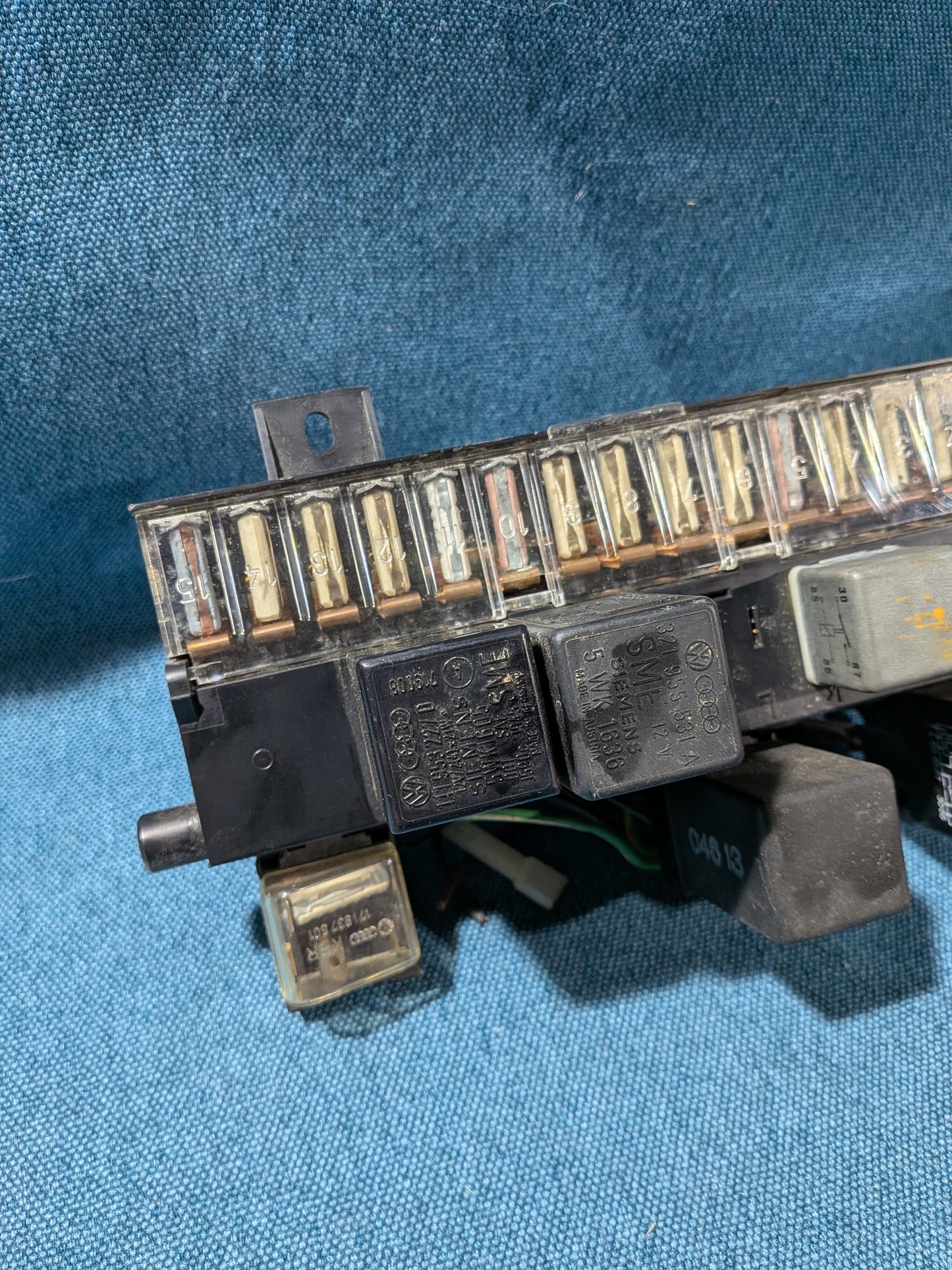 Fuse box Golf/Jetta/1/Cabrio/LT1/Scirocco 1/T3 Bus 171941813BC Used A27