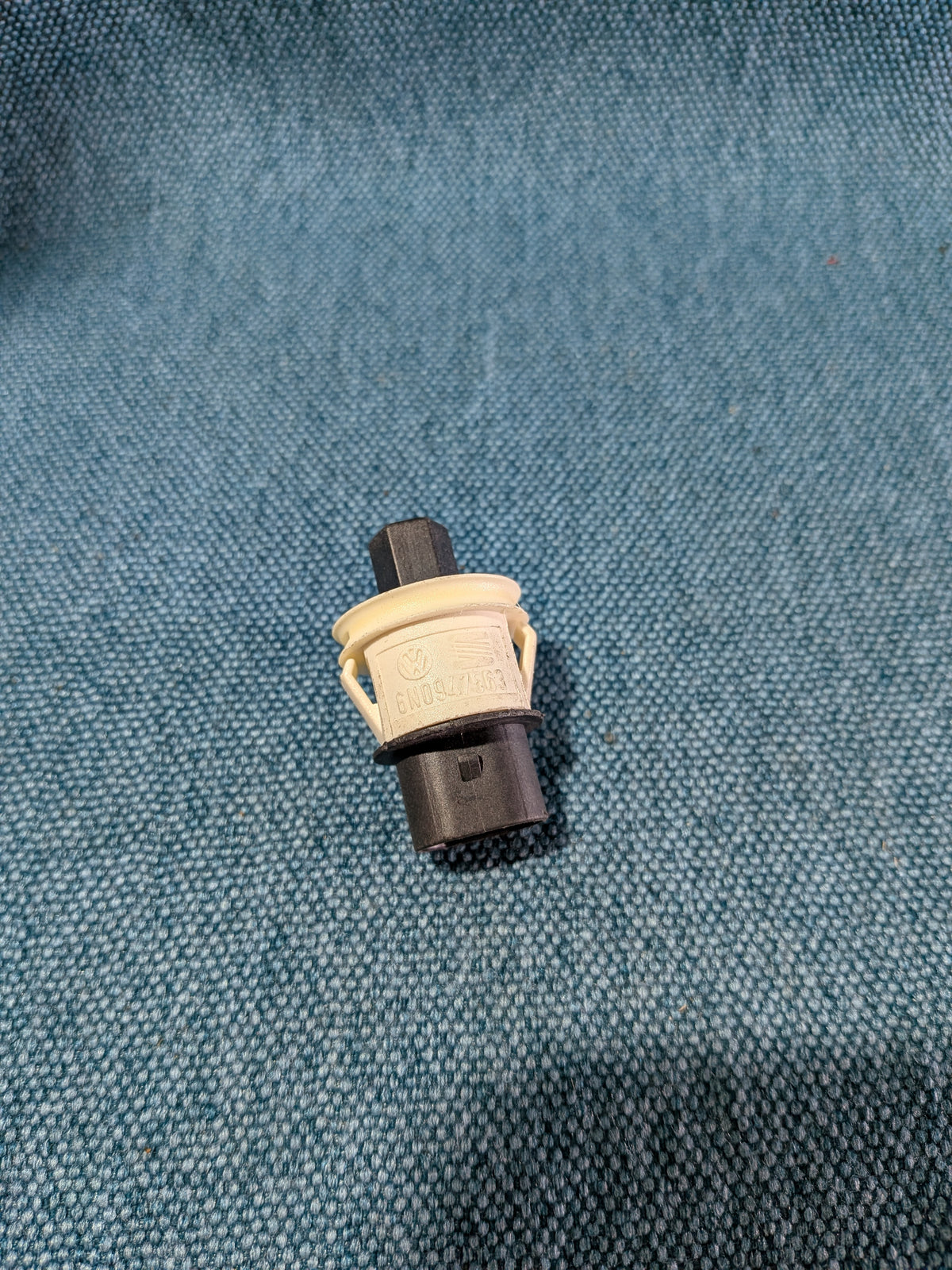 Door contact switch Golf3/Polo 6N/Vento/Sharan/T4 Bus 6N0947563 Used E12